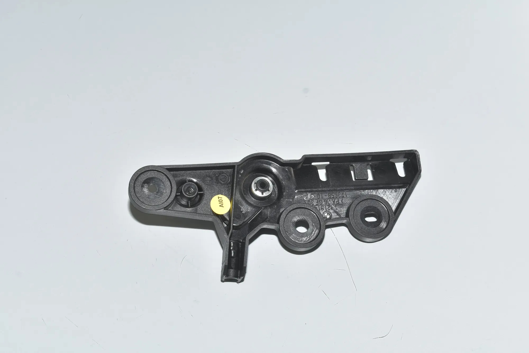 Bonnet Release Handle – OEM 51437221914 · BMW 3 (F30, F80) 320 d Efficient Dynamics 2012 – 3
