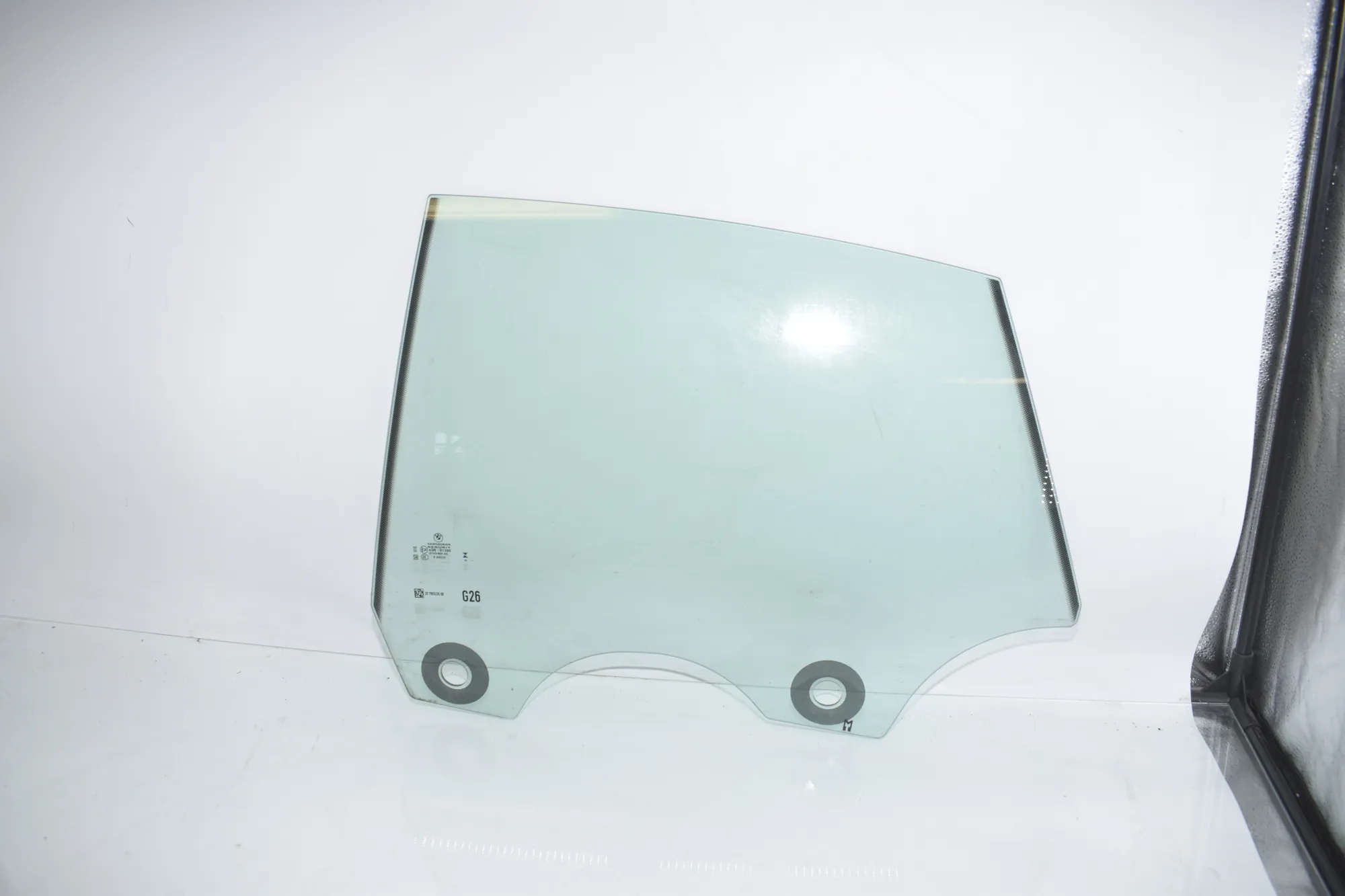 Rear Left Door Window – OEM 7955235 · BMW i4 (G26) BMW i4 (G26) eDrive35 2022 – 3