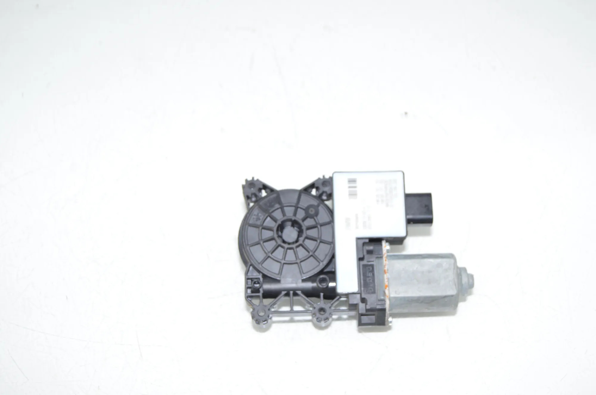 Rear Left Door Window Control Motor – OEM 9854231 · BMW i4 (G26) BMW i4 (G26) eDrive35 2022 – 2