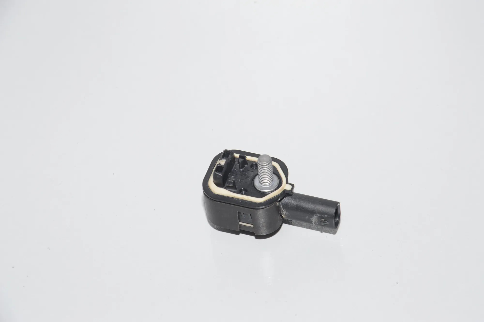 Left Side Impact Sensor – OEM 9224178 · BMW 6 Gran Coupe (F06) 640 d xDrive 2015 – 3