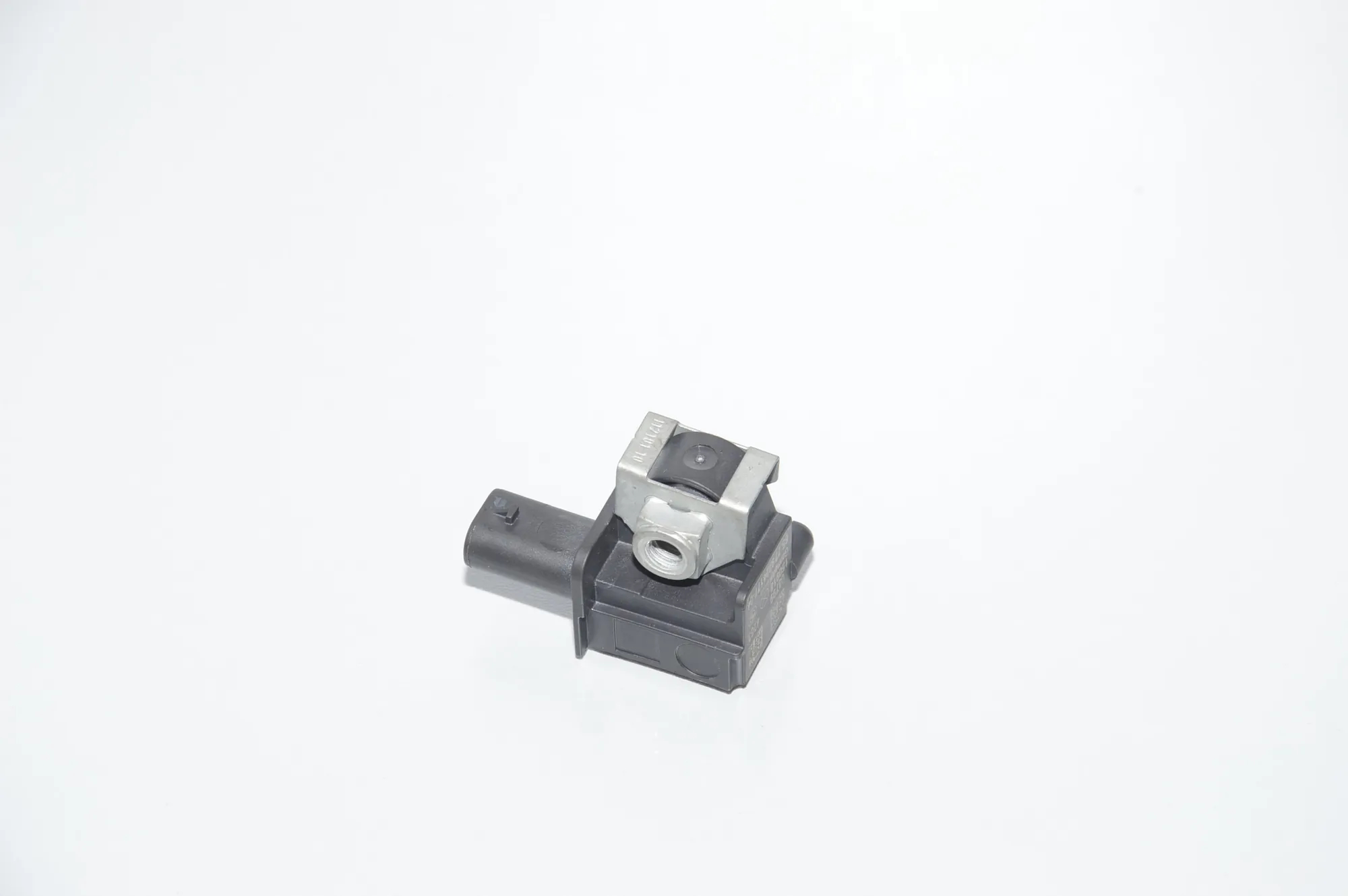 Front Left Impact Sensor – OEM 9224177 · BMW 6 Gran Coupe (F06) 640 d xDrive 2015