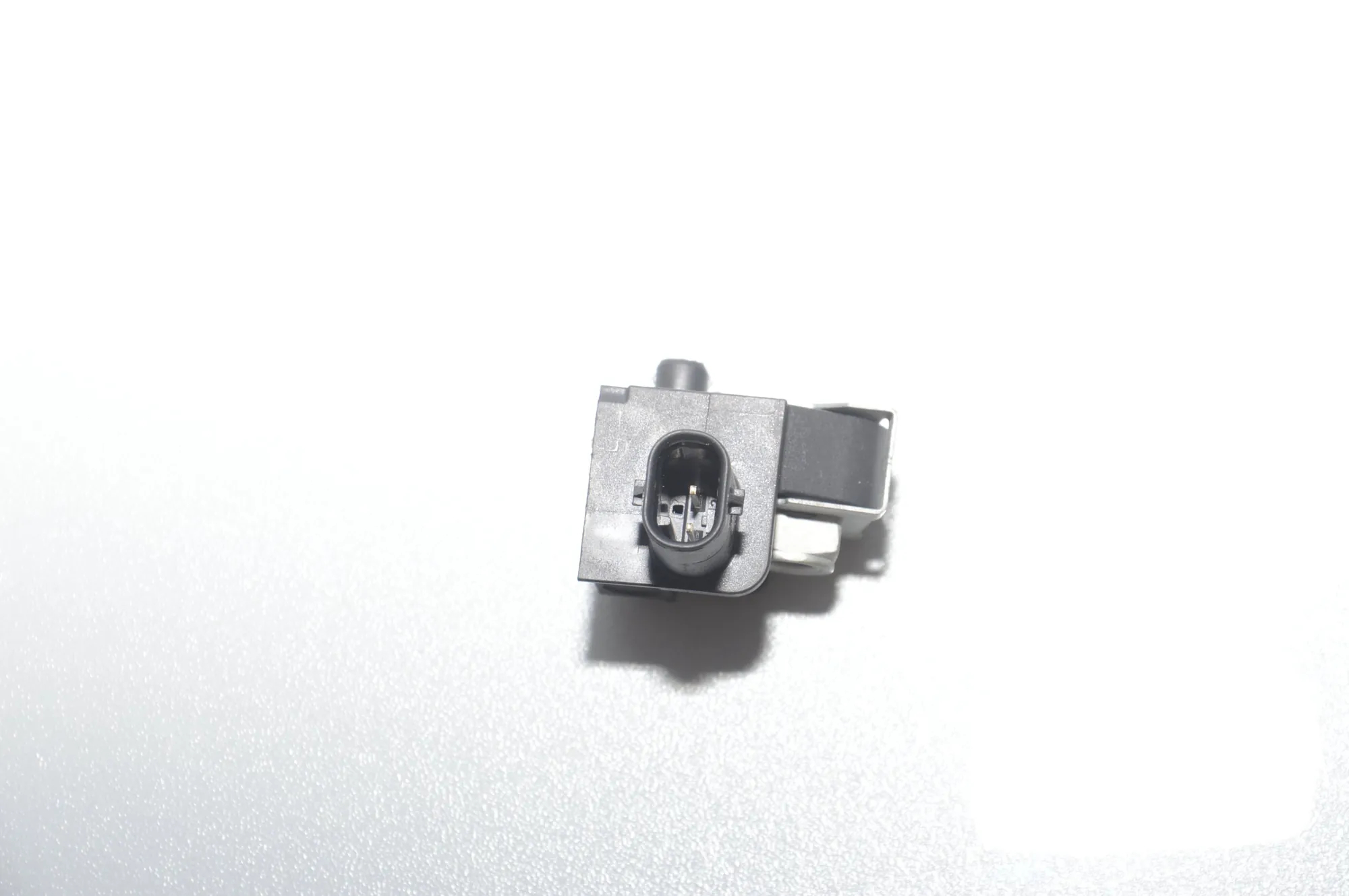 Front Left Impact Sensor – OEM 9224177 · BMW 6 Gran Coupe (F06) 640 d xDrive 2015 – 4