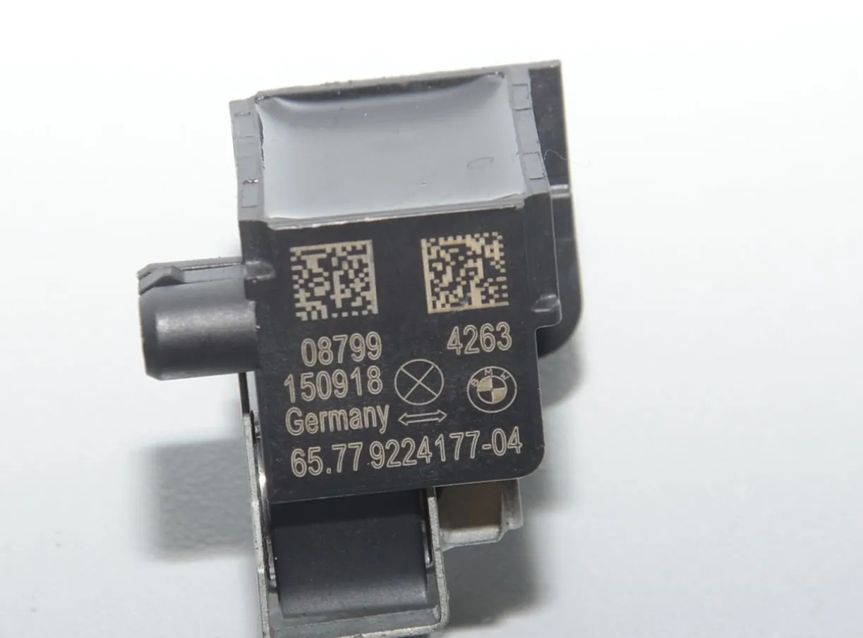 Front Left Impact Sensor – OEM 9224177 · BMW 6 Gran Coupe (F06) 640 d xDrive 2015 – 5
