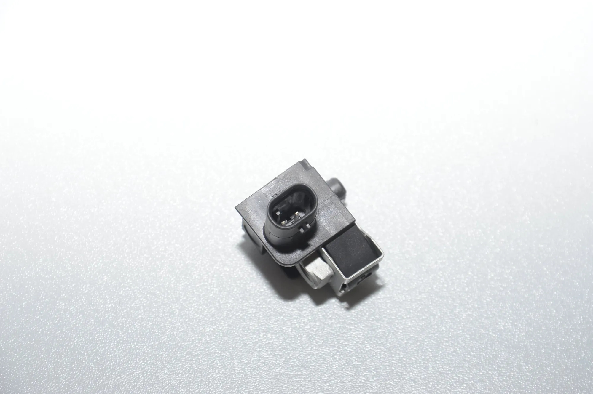 Front Right Impact Sensor – OEM 9224177 · BMW 6 Gran Coupe (F06) 640 d xDrive 2015 – 3