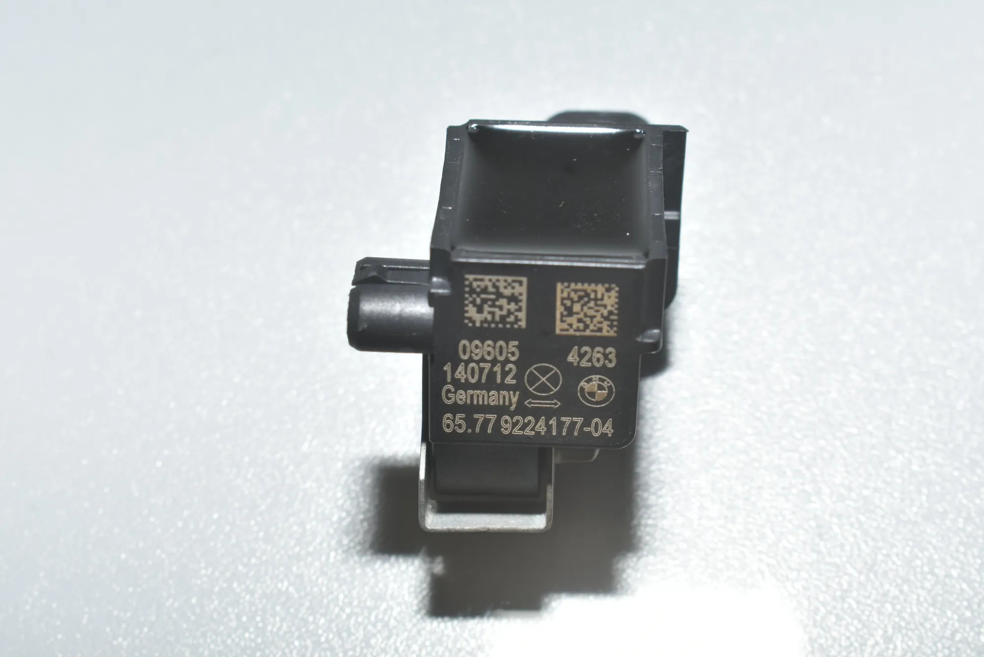 Front Right Impact Sensor – OEM 65779224177 · BMW 5 Touring (F11) 530 d 2014 – 4