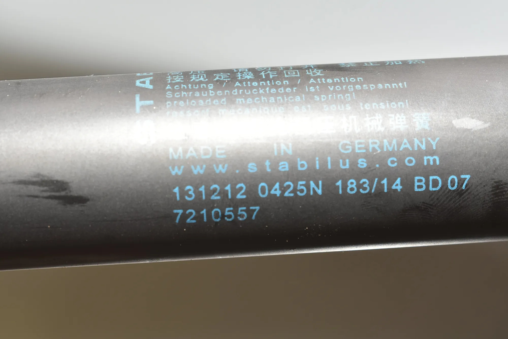 Left Side Tailgate Gas Strut – OEM 51247210557 · BMW 5 Touring (F11) 530 d 2014 – 3