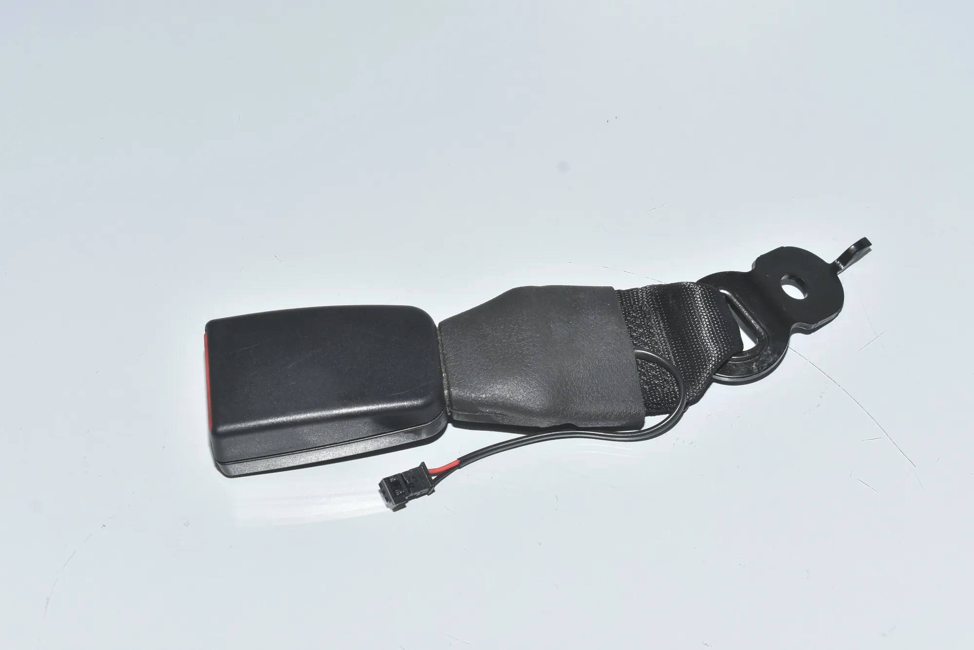 Rear Middle Seat Buckle – OEM 72117243275 · BMW 5 Touring (F11) 530 d 2014