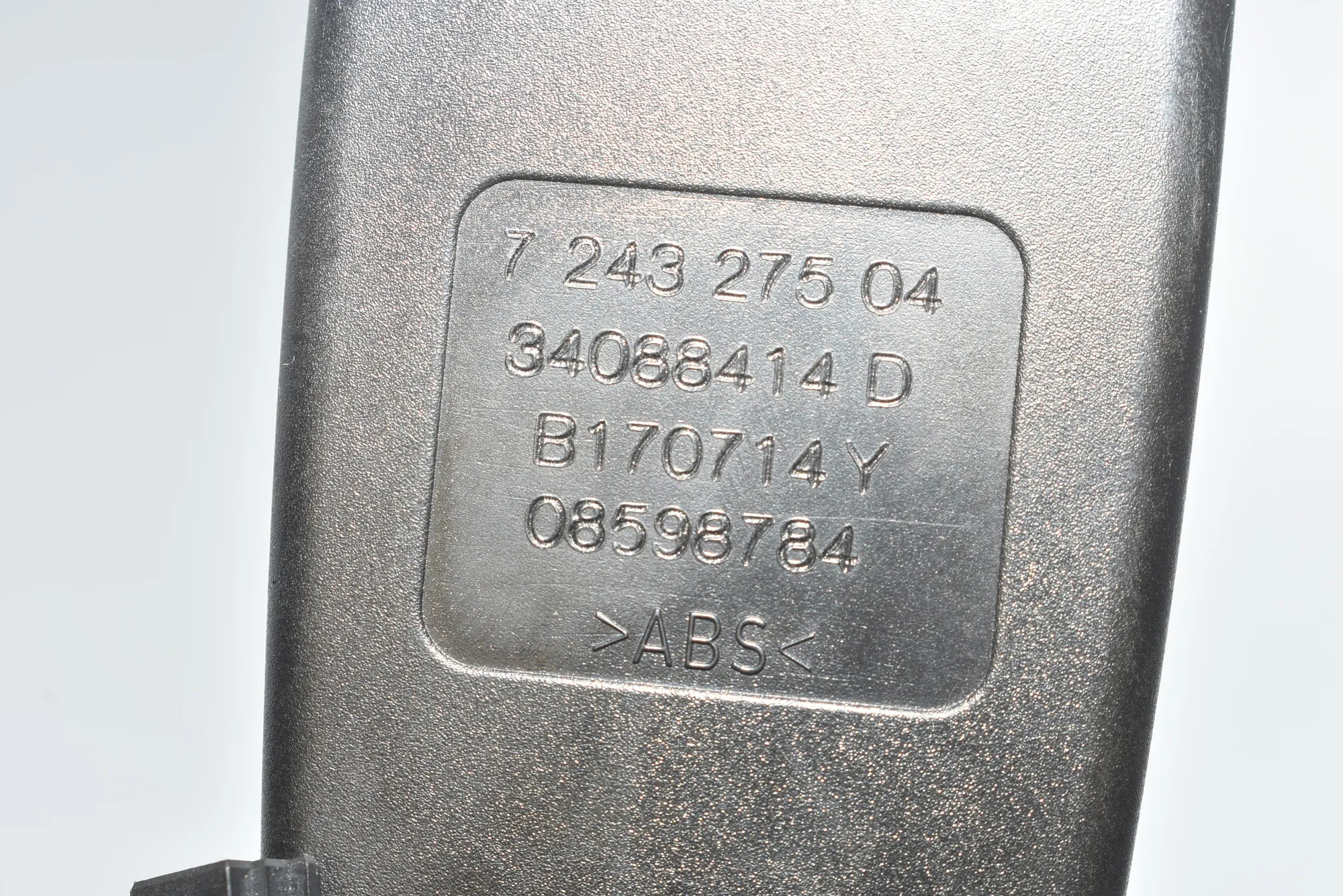 Rear Middle Seat Buckle – OEM 72117243275 · BMW 5 Touring (F11) 530 d 2014 – 4