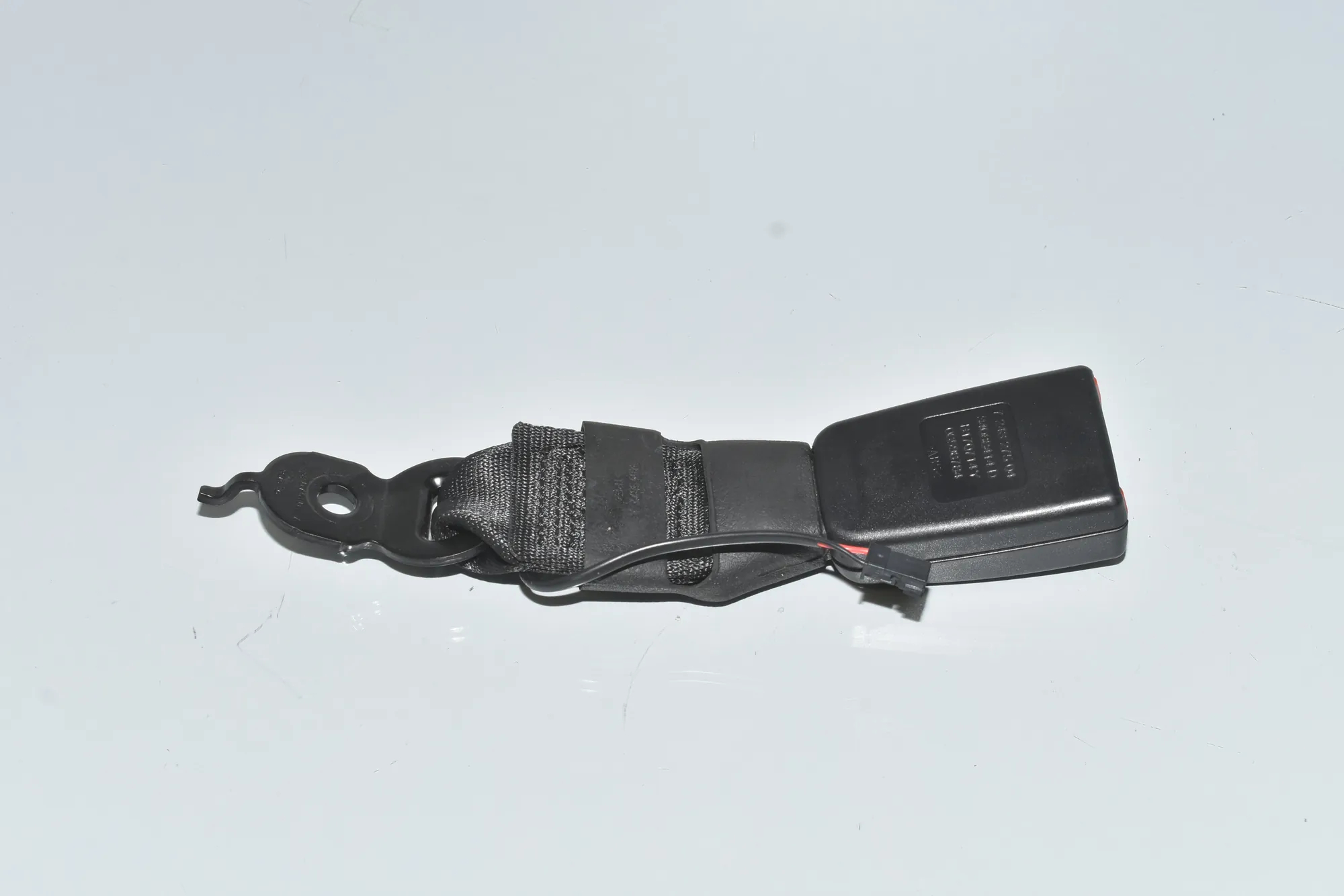 Rear Middle Seat Buckle – OEM 72117243275 · BMW 5 Touring (F11) 530 d 2014 – 3