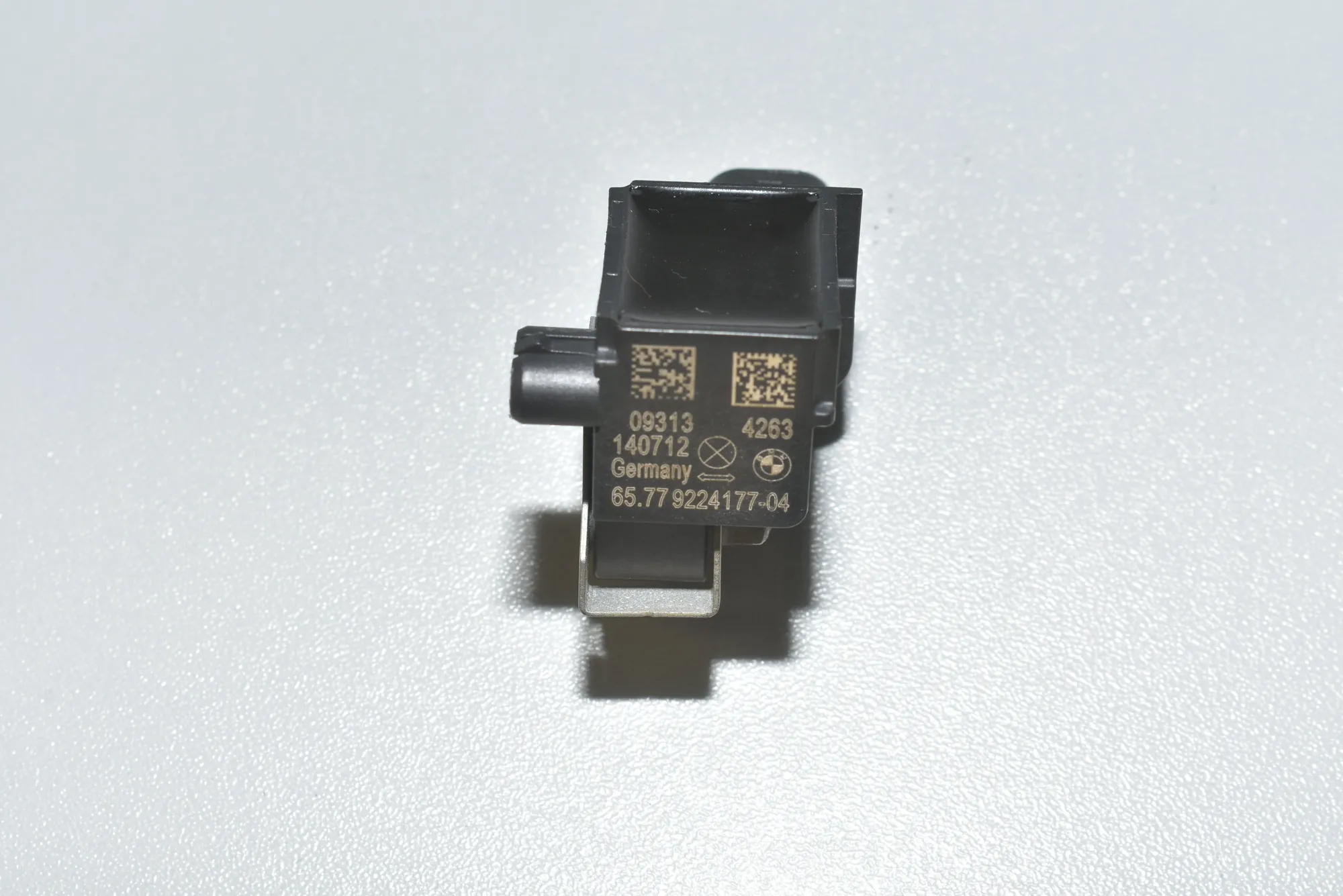 Front Left Impact Sensor – OEM 65779224177 · BMW 5 Touring (F11) 530 d 2014 – 4