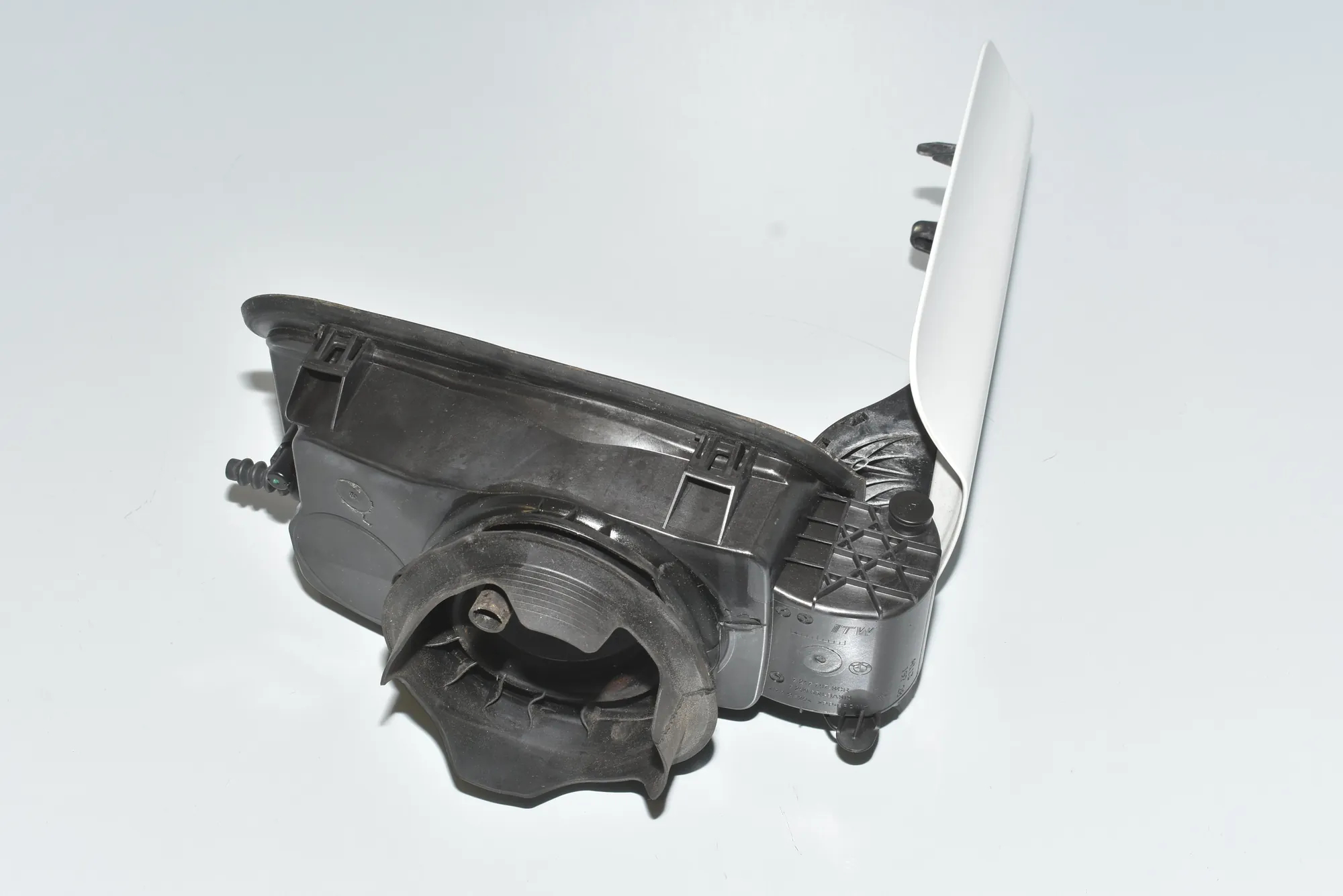 Fuel Tank Flap Cap – OEM 51177206558 · BMW 5 Touring (F11) 530 d 2014 – 2