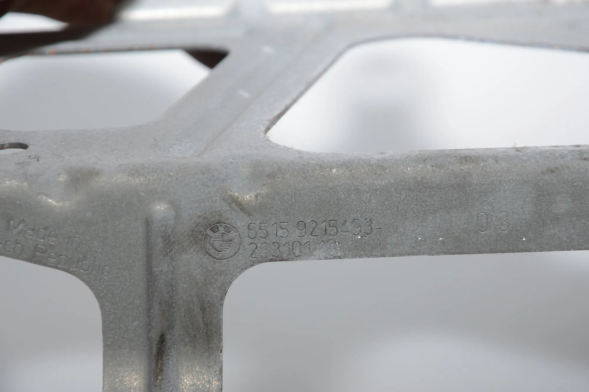 Bracket – OEM 9215493 · BMW 5 Touring (F11) 530 d 2012 – 5