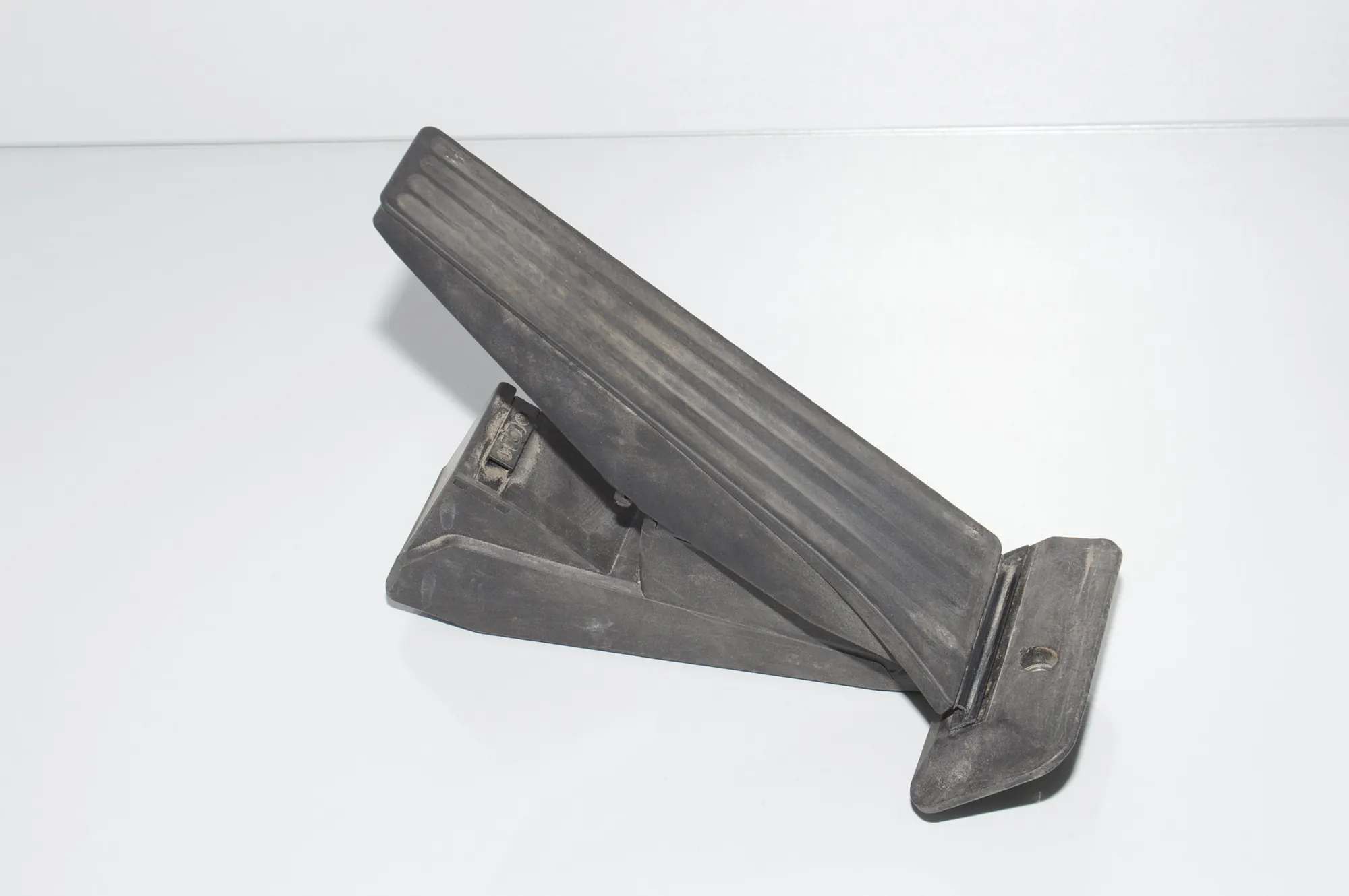 Throttle Pedal – OEM 6858574 · BMW 5 Touring (F11) 530 d 2012