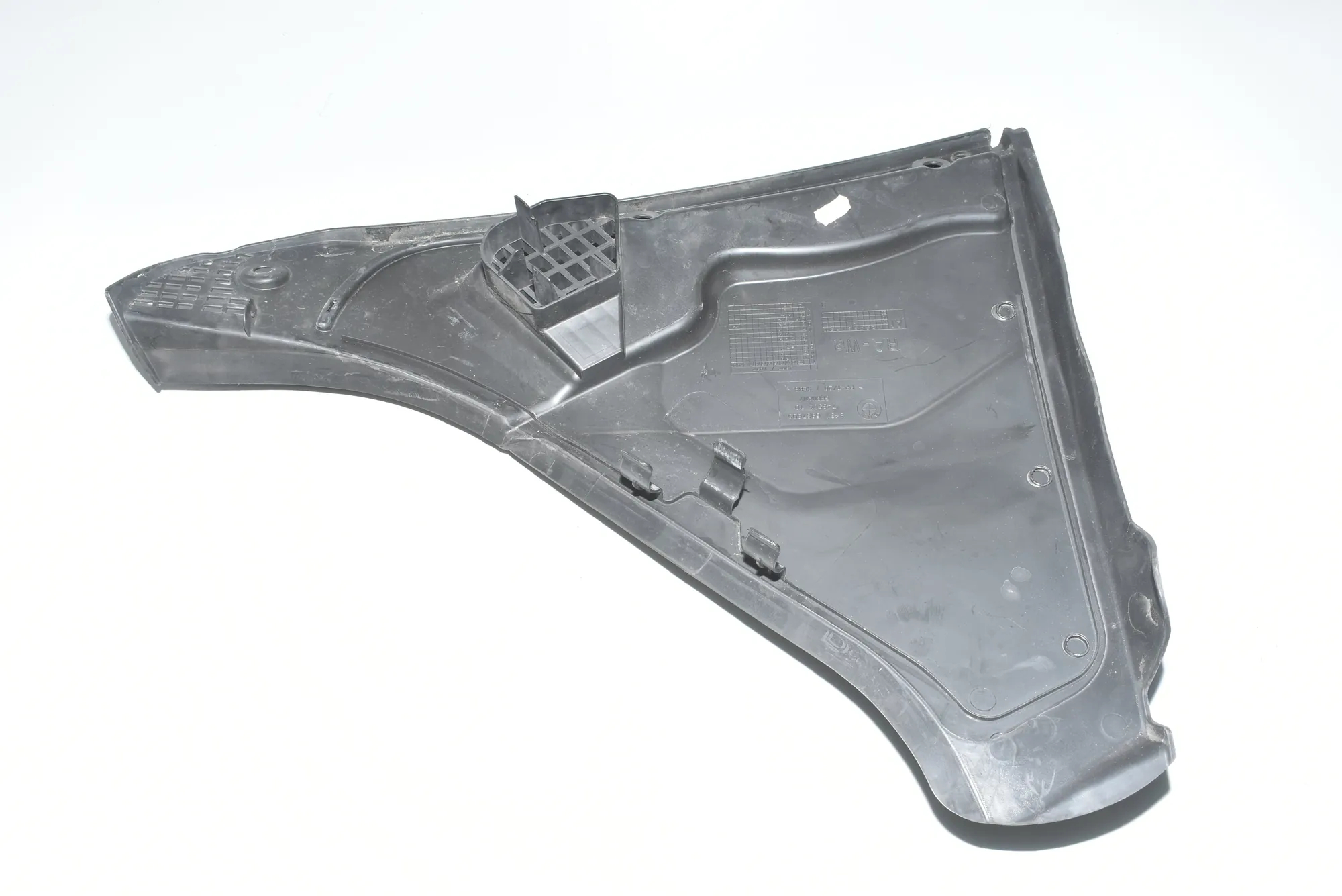 Front Wiper Cowl Trim – OEM 64316987605 · BMW 5 Touring (F11) 530 d 2012 – 3