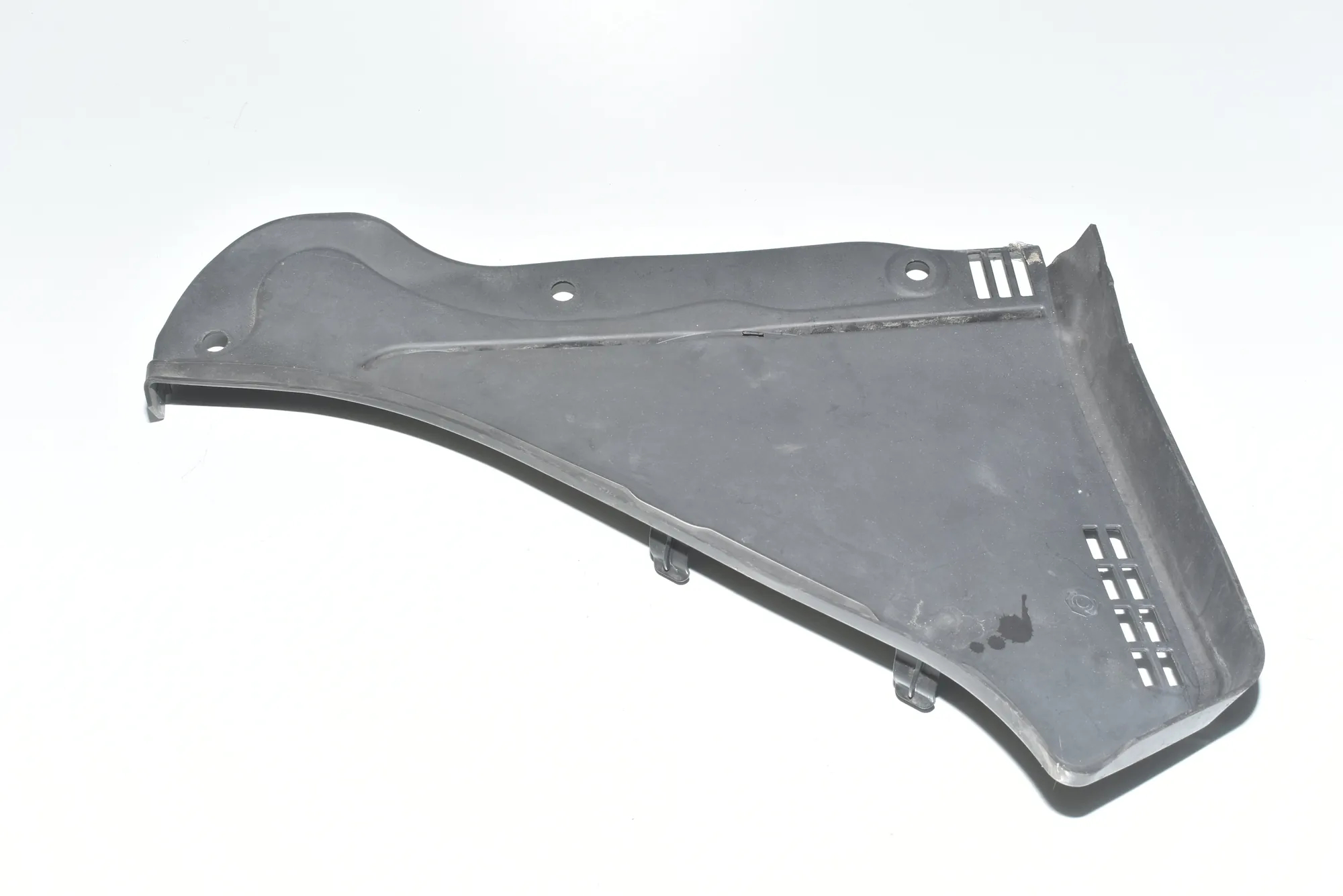 Front Wiper Cowl Trim – OEM 51717216977 · BMW 5 Touring (F11) 530 d 2012