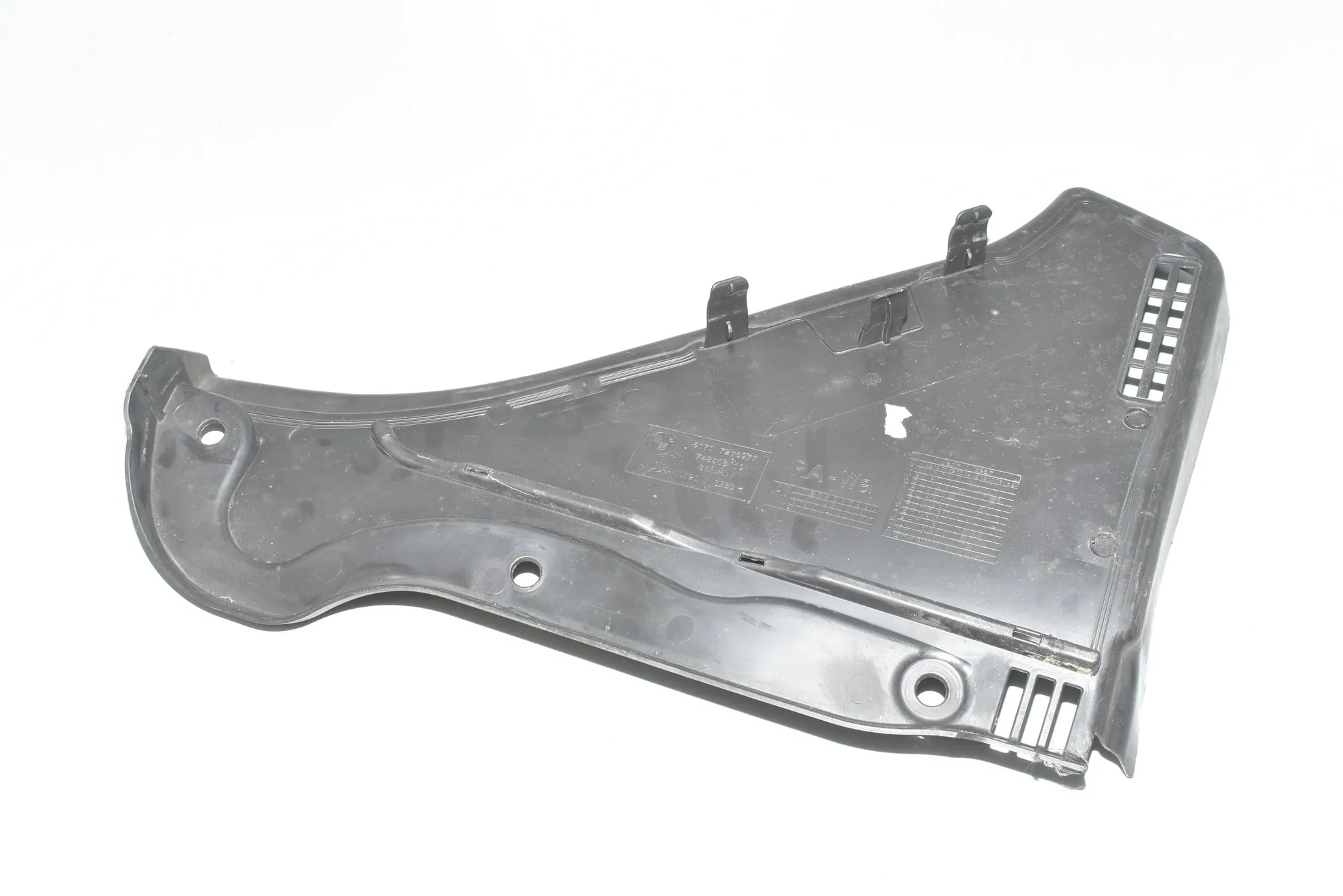 Front Wiper Cowl Trim – OEM 51717216977 · BMW 5 Touring (F11) 530 d 2012 – 3
