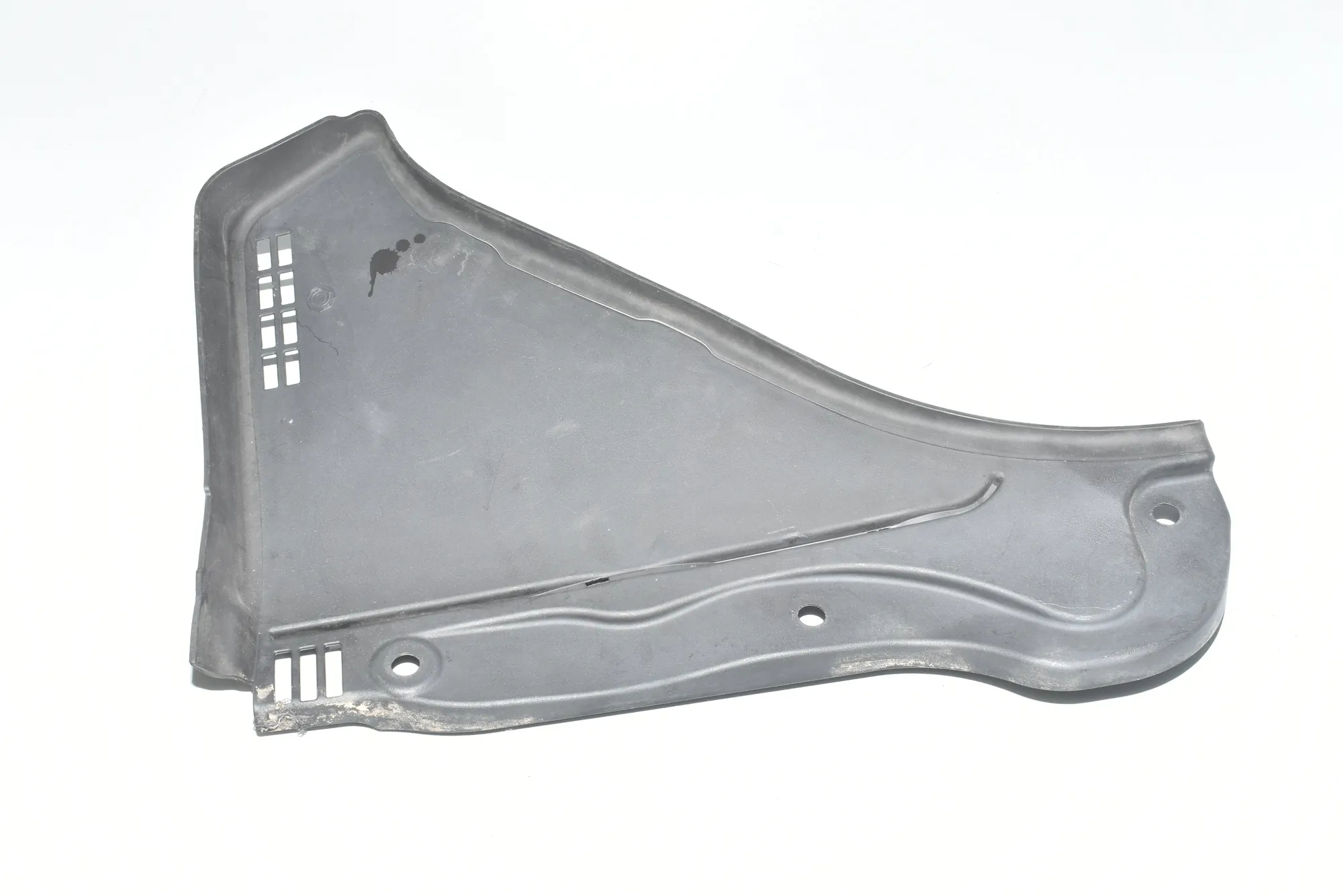 Front Wiper Cowl Trim – OEM 51717216977 · BMW 5 Touring (F11) 530 d 2012 – 2