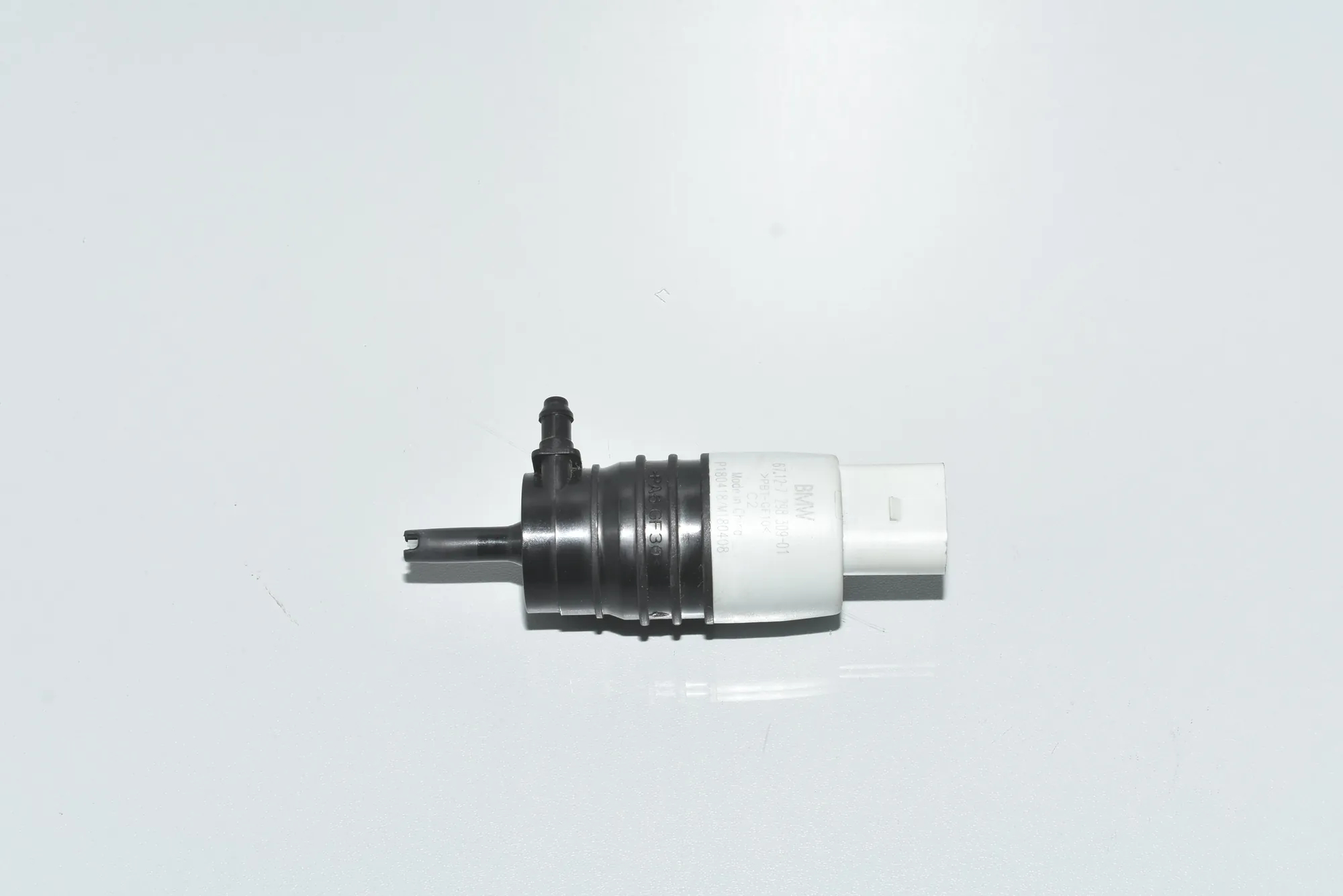 Washer Tank Motor – OEM 67127298309 · BMW 4 Cabrio (F33, F83) BMW 4 Cabrio (F33, F83) M4 2015 – 3