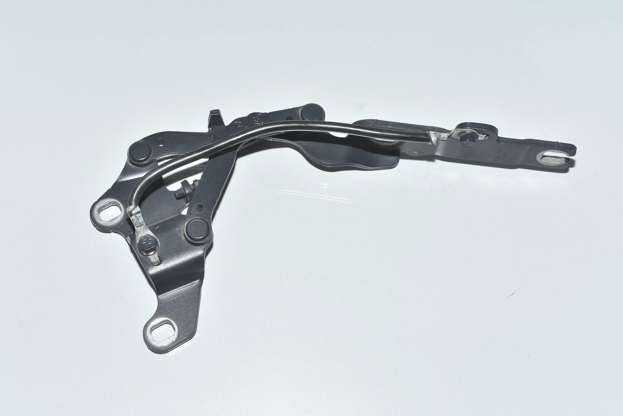 Front Left Bonnet Hinge – OEM 7115263 · BMW 3 Touring (E91) 330 d xDrive 2010 – 2