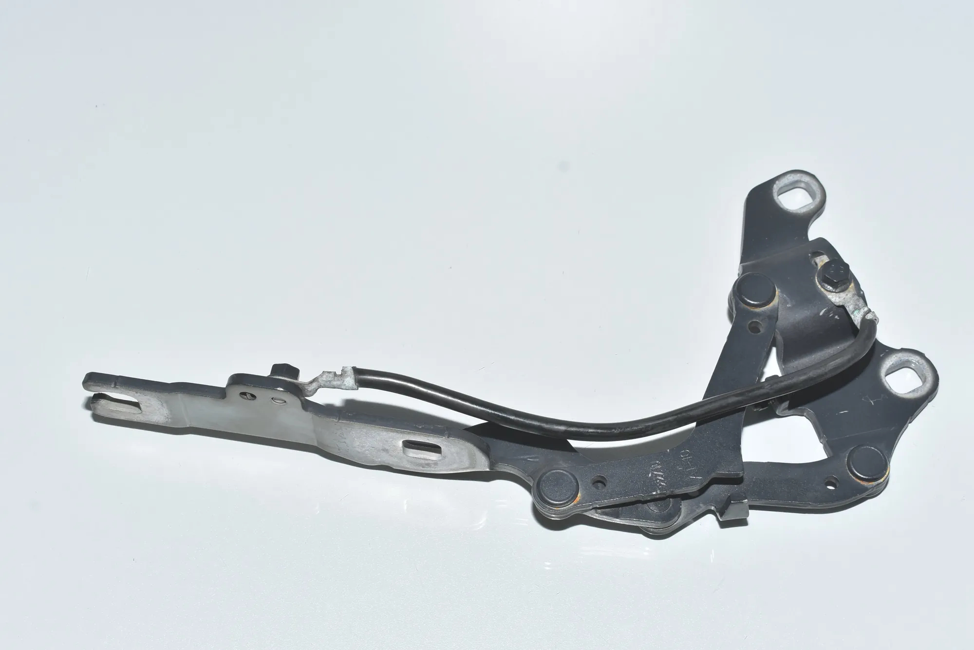 Front Left Bonnet Hinge – OEM 7115263 · BMW 3 Touring (E91) 330 d xDrive 2010