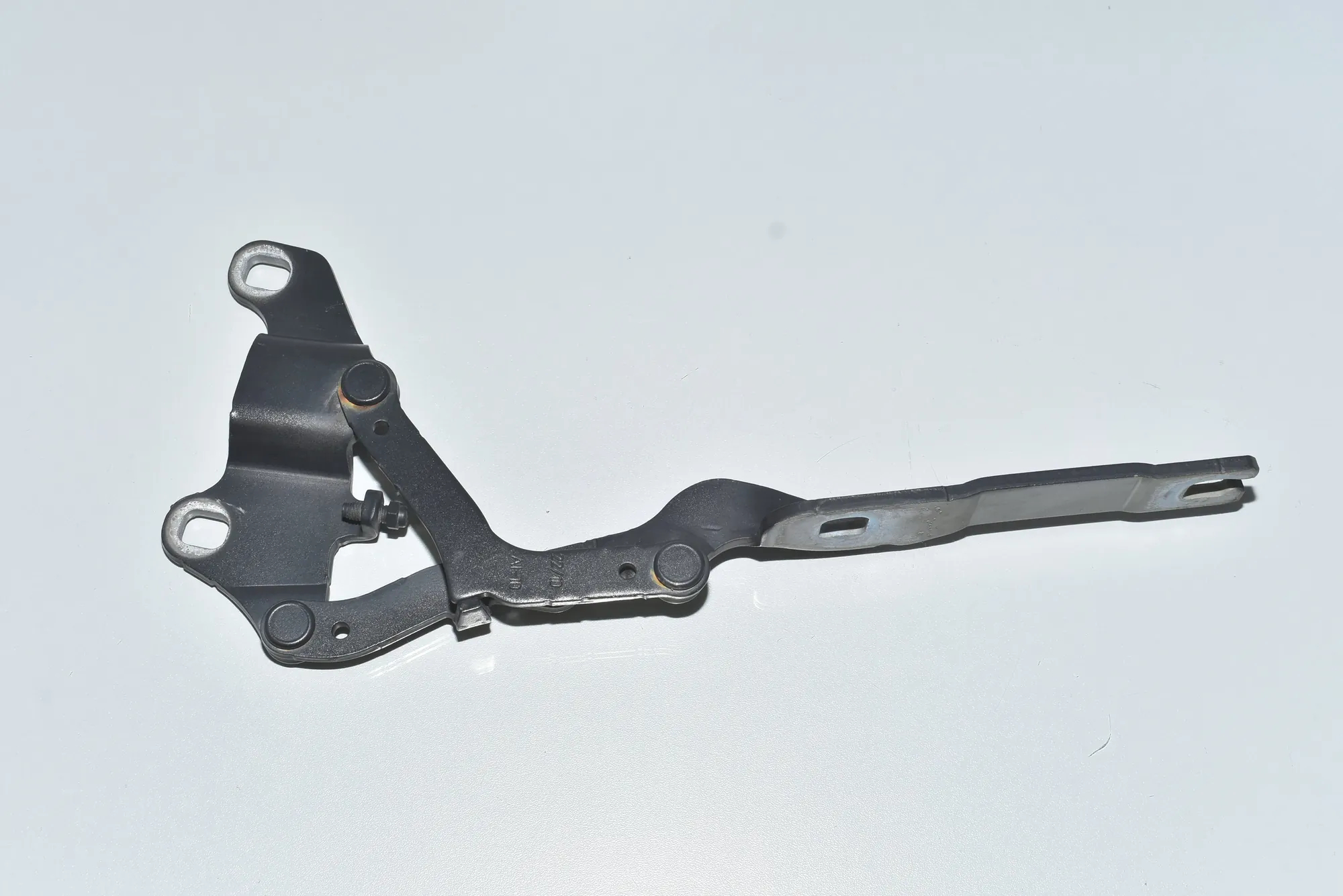 Front Right Bonnet Hinge – OEM 7115264 · BMW 3 Touring (E91) 330 d xDrive 2010 – 2