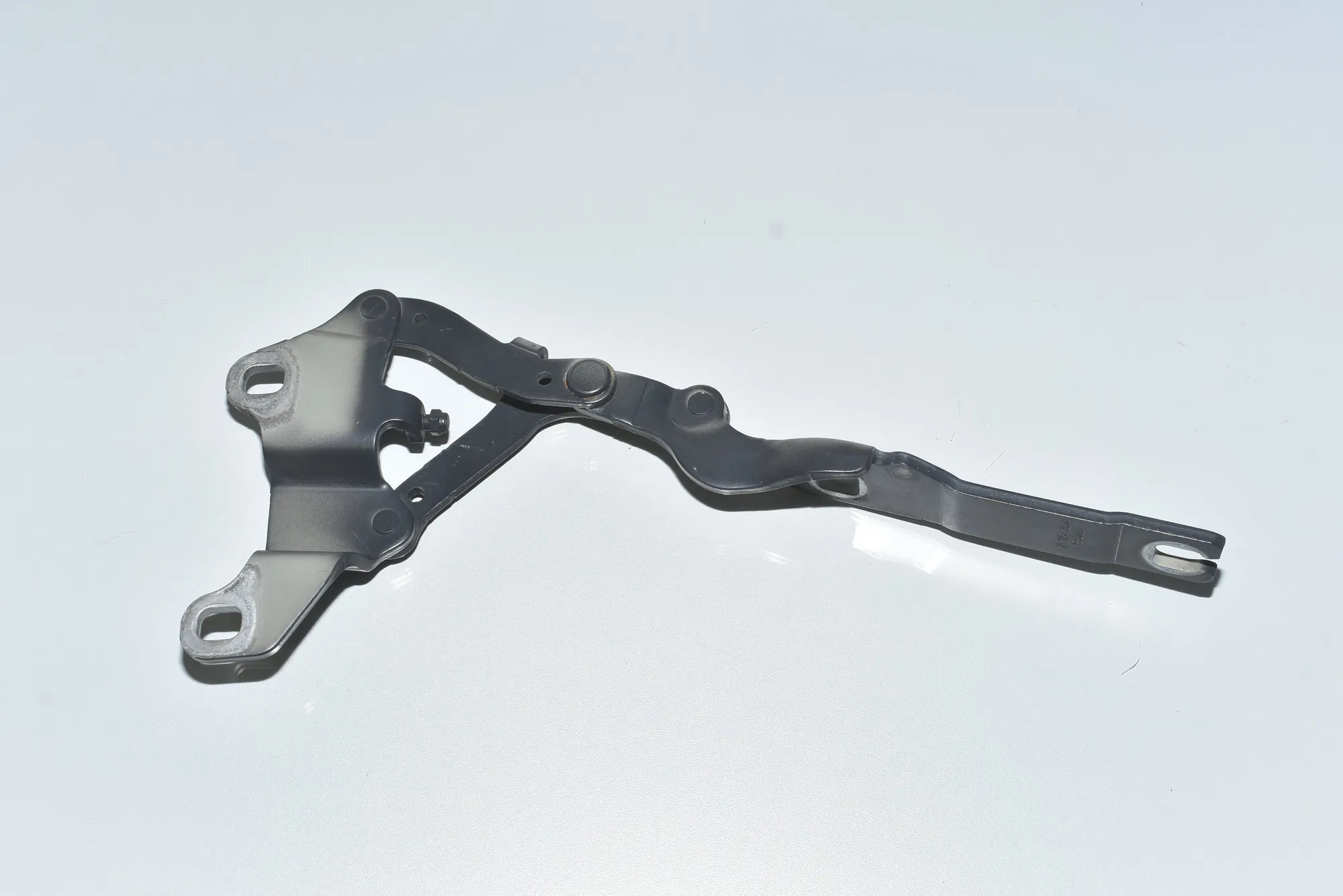 Front Right Bonnet Hinge – OEM 7115264 · BMW 3 Touring (E91) 330 d xDrive 2010 – 3