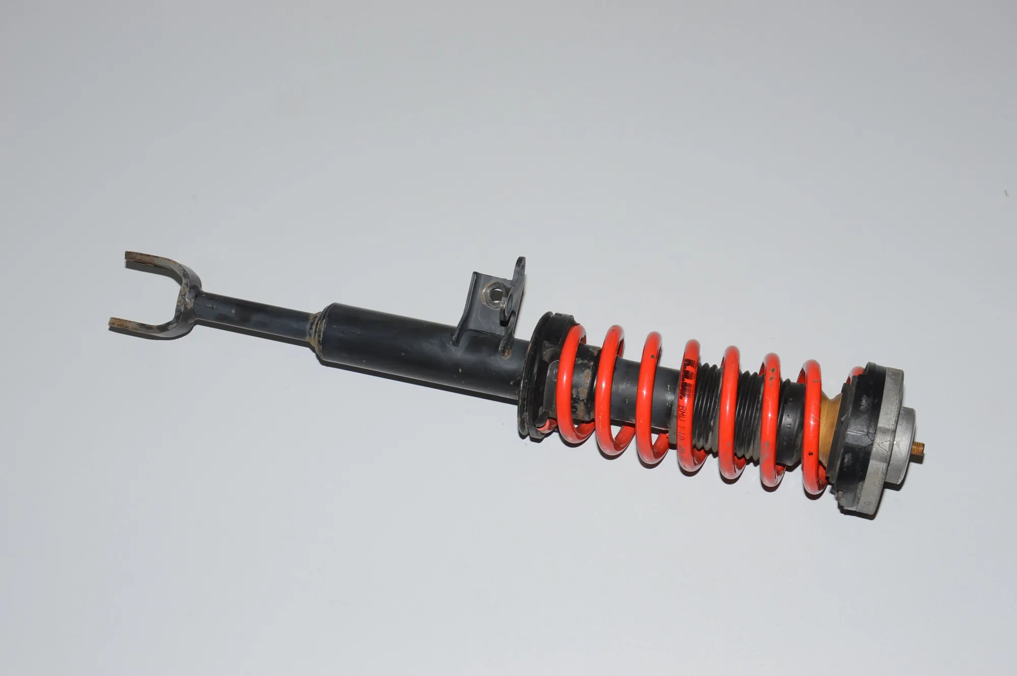 Front Left Shock Absorber – OEM 31316789403 · BMW 5 Touring (F11) 530 d 2013 – 4