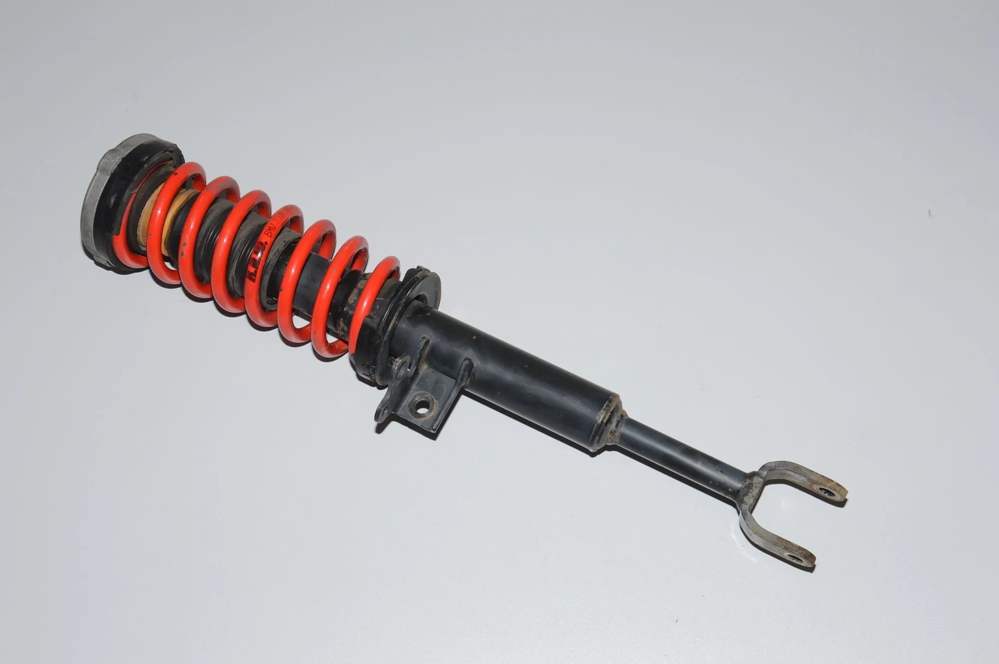 Front Left Shock Absorber – OEM 31316789403 · BMW 5 Touring (F11) 530 d 2013 – 3