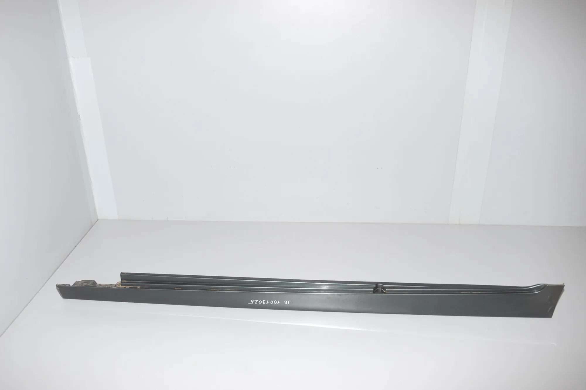 Left Side Plastic Sideskirt Cover – OEM 7184773 · BMW 5 Touring (F11) 530 d 2012