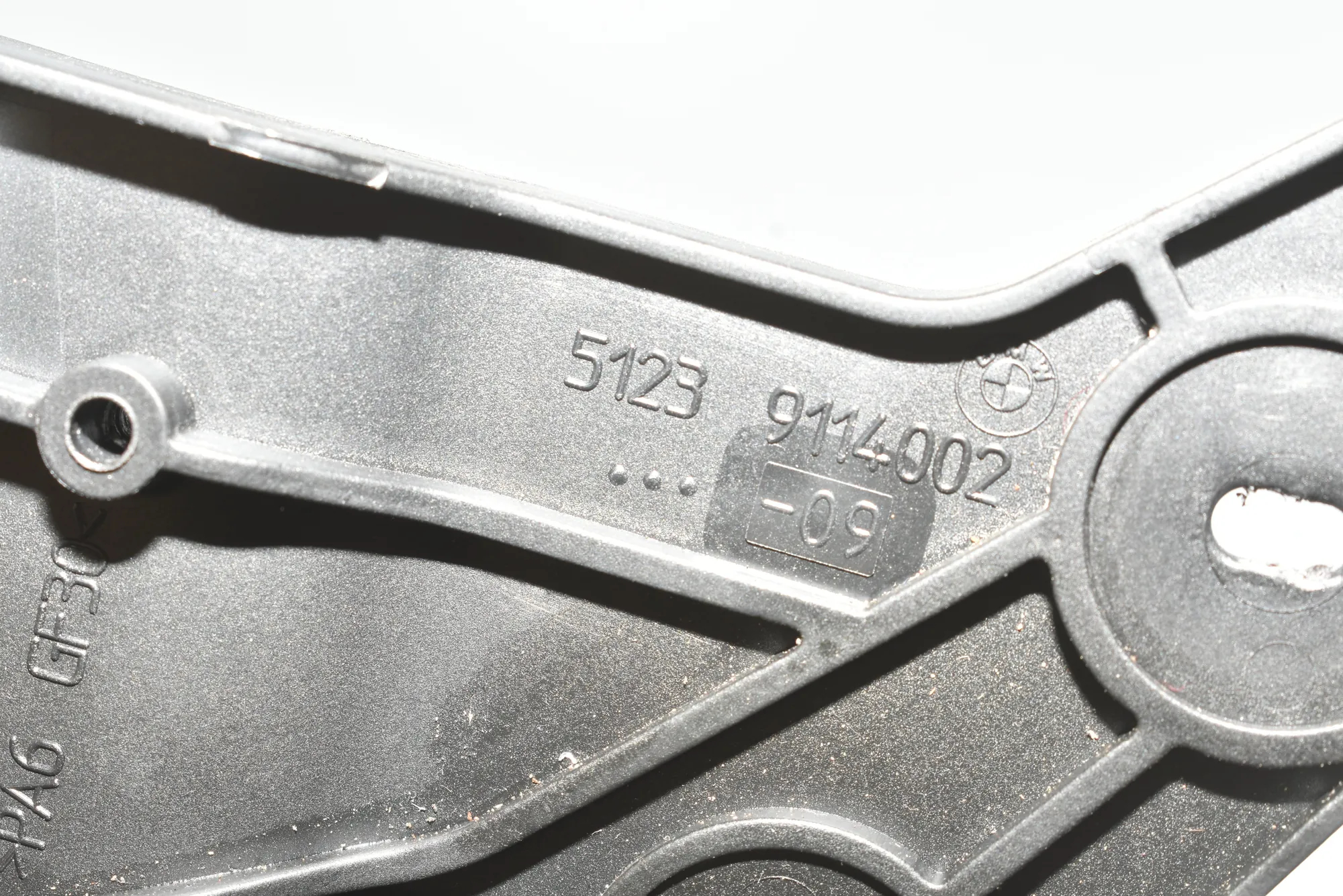 Bonnet Release Handle – OEM 51239114002 · BMW 5 Touring (F11) 530 d 2012 – 4