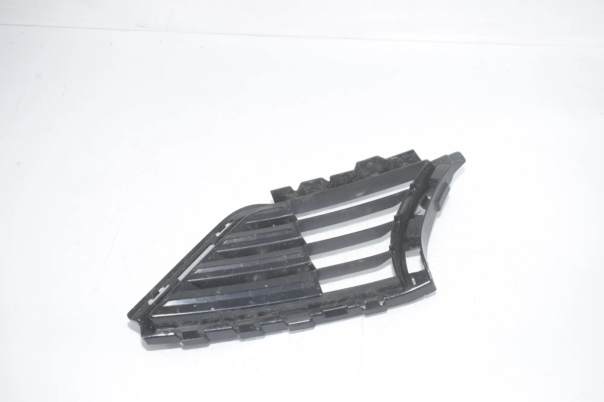 Front Right Grill – OEM 8738608 · BMW i4 (G26) BMW i4 (G26) eDrive35 2022 – 3