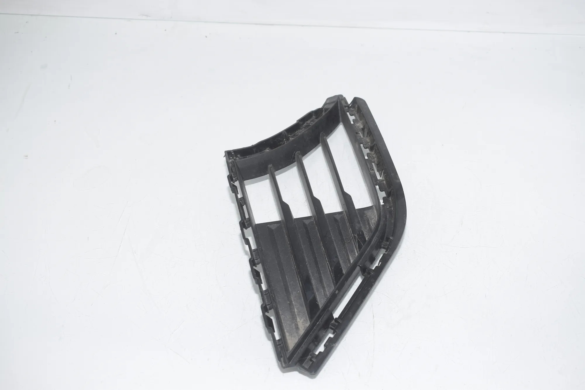 Front Right Grill – OEM 8738608 · BMW i4 (G26) BMW i4 (G26) eDrive35 2022 – 2