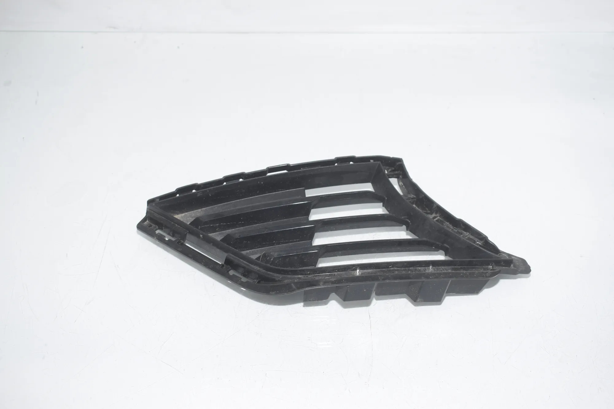 Front Right Grill – OEM 8738608 · BMW i4 (G26) BMW i4 (G26) eDrive35 2022