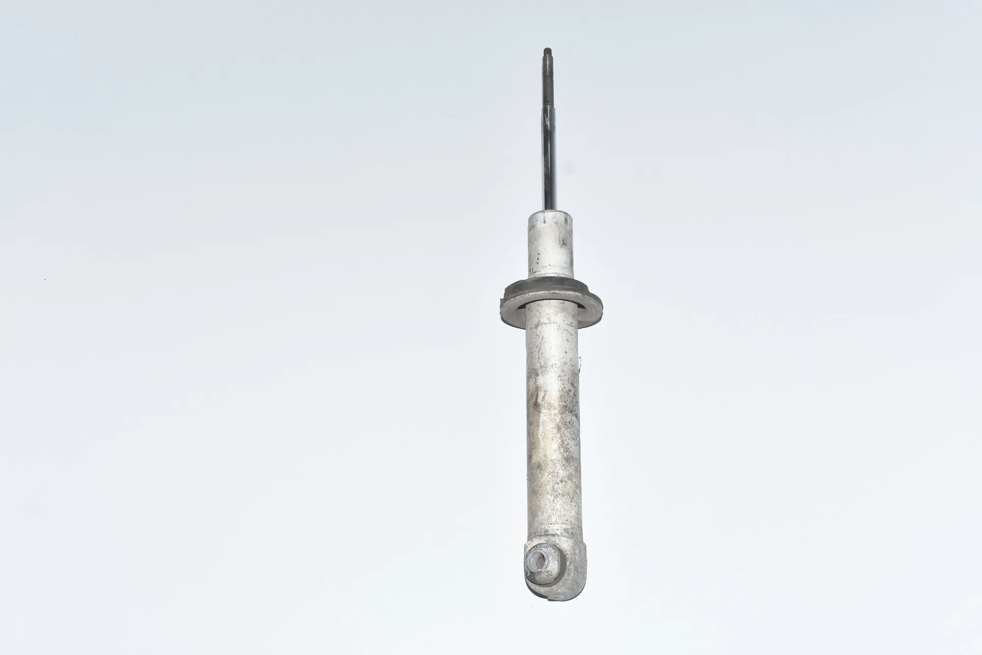 Rear Right Shock Absorber – OEM 6758095 · BMW 7 (E65, E66, E67) BMW 7 (E65, E66, E67) 745 i, Li 2002 – 3