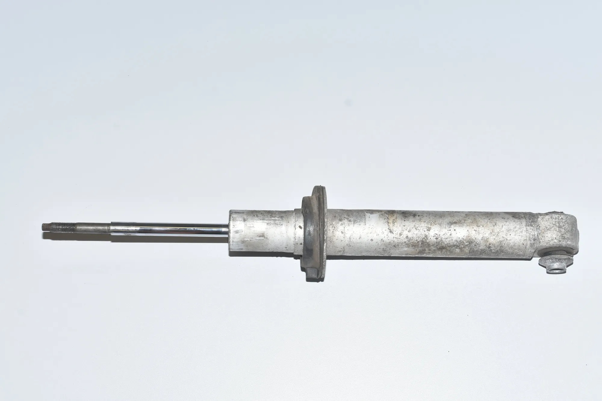 Rear Right Shock Absorber – OEM 6758095 · BMW 7 (E65, E66, E67) BMW 7 (E65, E66, E67) 745 i, Li 2002