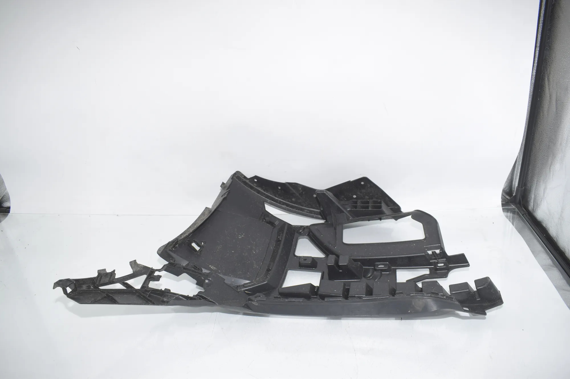Front Right Bumper Bracket – OEM 8738598 · BMW i4 (G26) BMW i4 (G26) eDrive35 2022 – 3