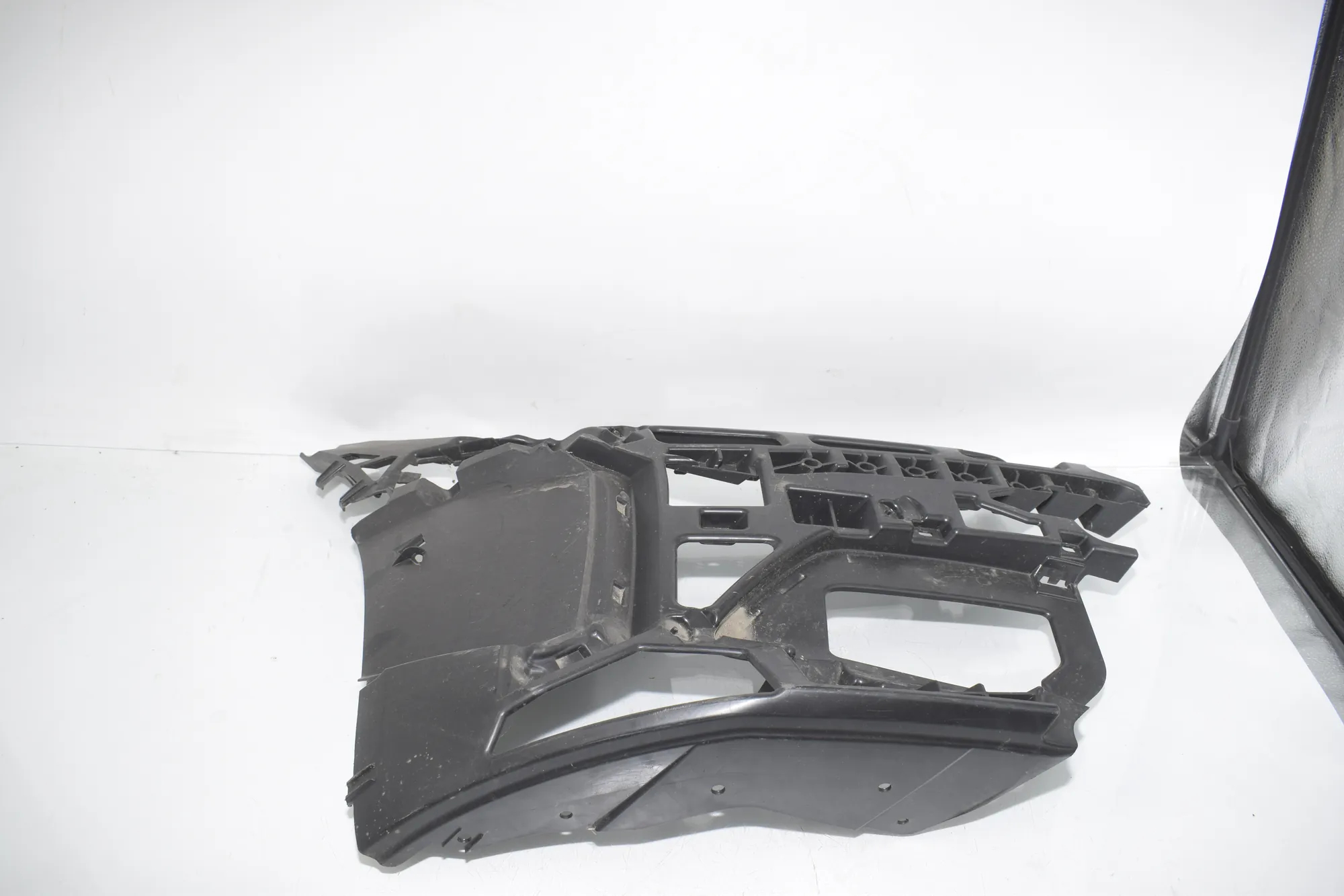 Front Right Bumper Bracket – OEM 8738598 · BMW i4 (G26) BMW i4 (G26) eDrive35 2022