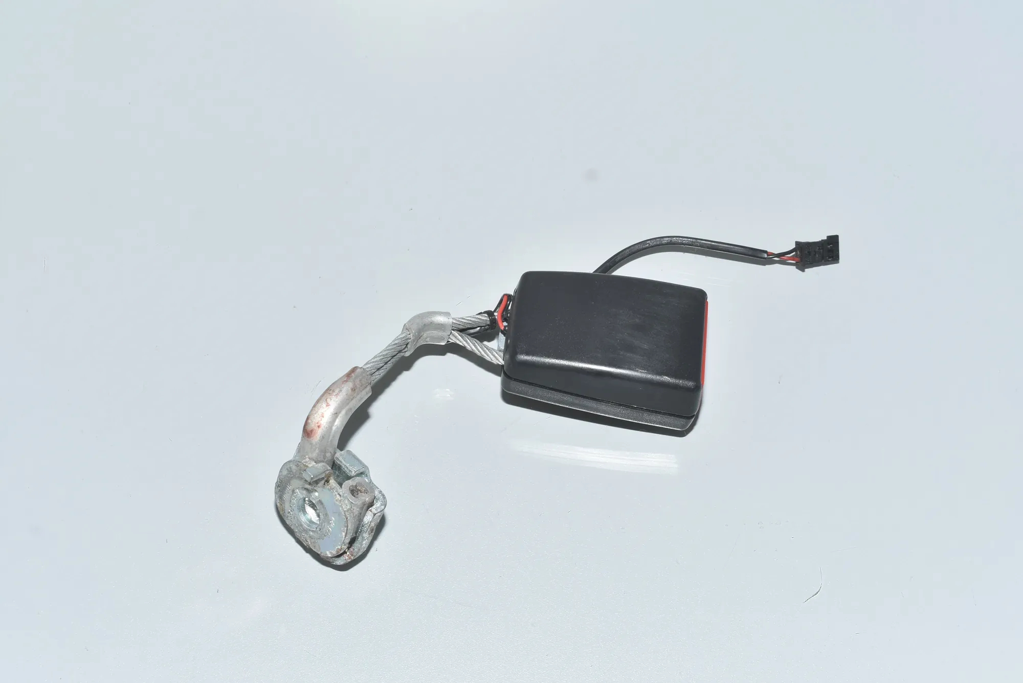 Rear Right Seat Buckle – OEM 72117243274 · BMW 5 Touring (F11) 530 d 2012 – 3