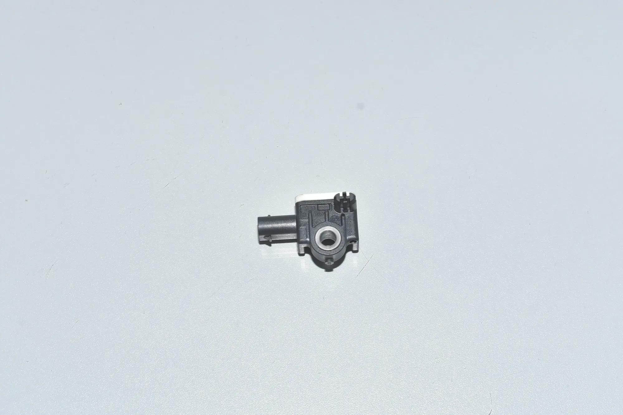 Front Right Impact Sensor – OEM 9234989 · BMW 3 (F30, F80) BMW 3 (F30, F80) 320 d 2016