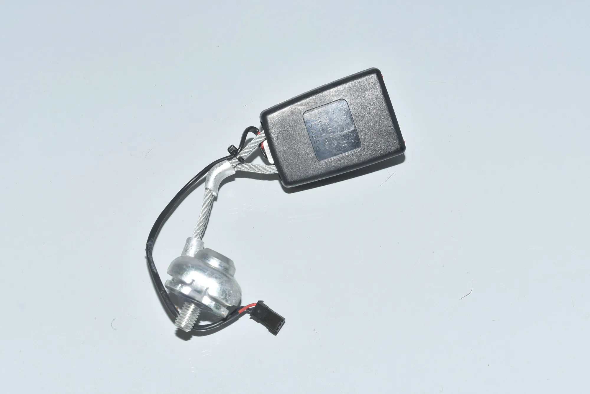 Rear Left Seat Buckle – OEM 72117243273 · BMW 5 Touring (F11) 530 d 2012 – 3