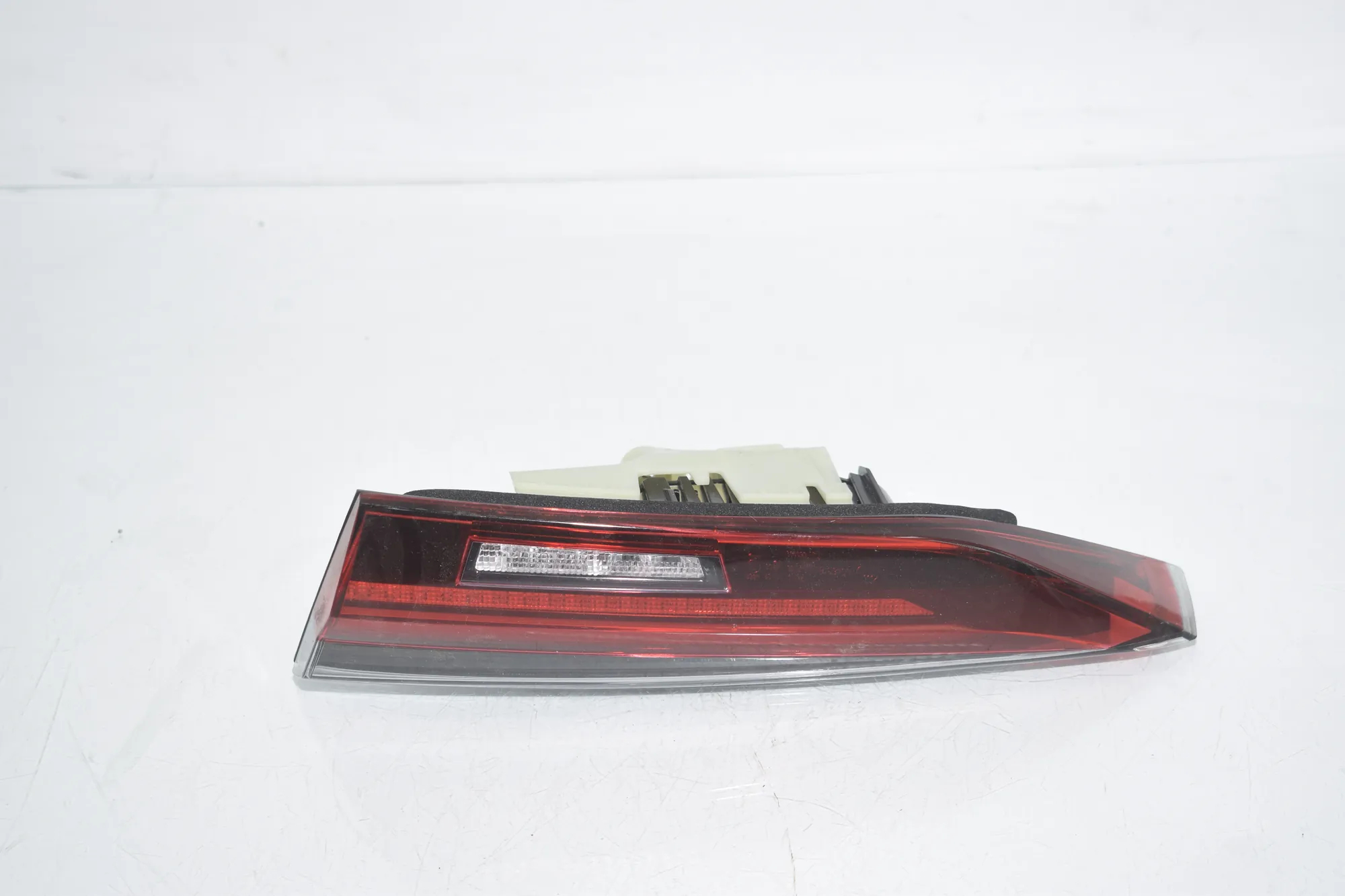 Right Side Tailgate Tail Light – OEM 7477608 · BMW i4 (G26) BMW i4 (G26) M50 2022