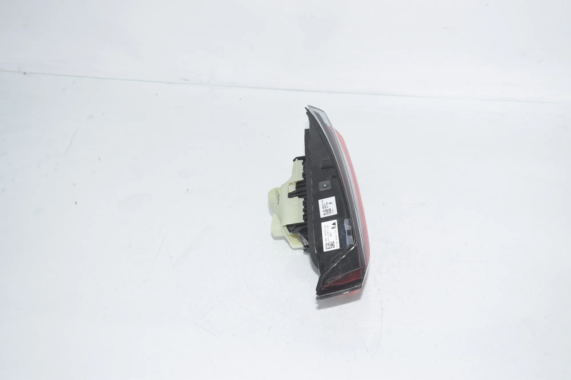 Right Side Tailgate Tail Light – OEM 7477608 · BMW i4 (G26) BMW i4 (G26) M50 2022 – 3