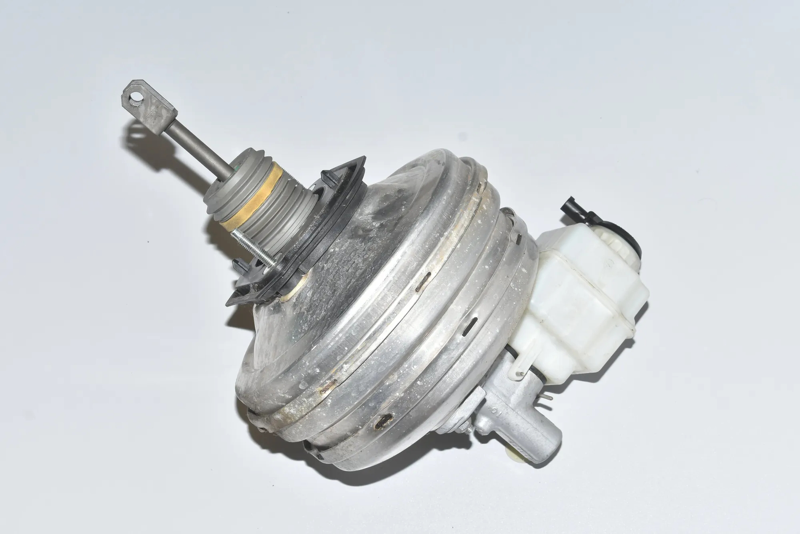 Brake Servo Booster – OEM 6796726 · BMW 5 (F10) 525 d 2010 – 3