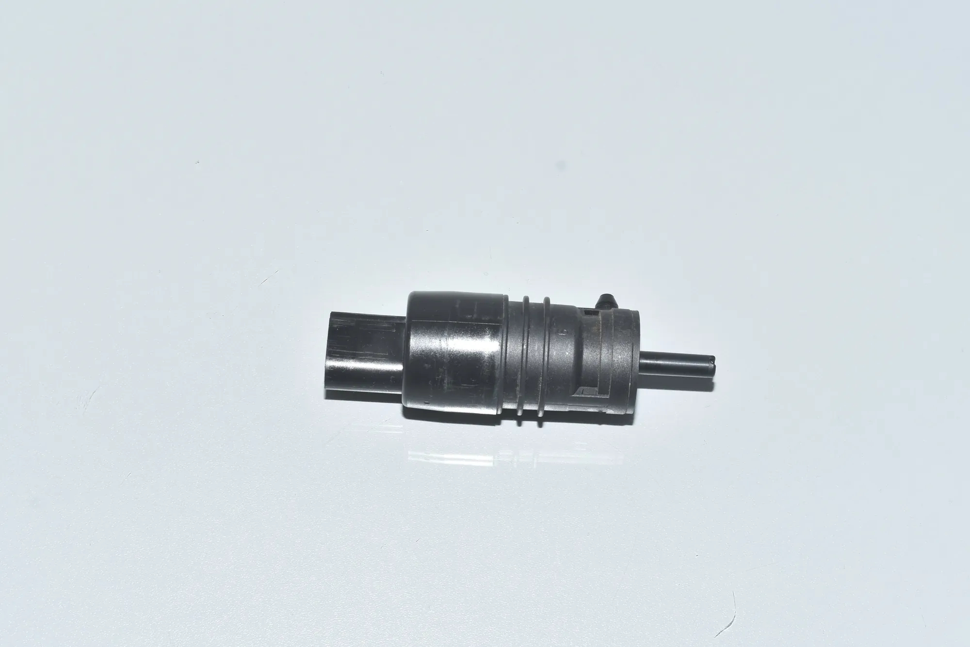 Washer Tank Motor – OEM 67126934160 · BMW 5 (F10) 525 d 2010