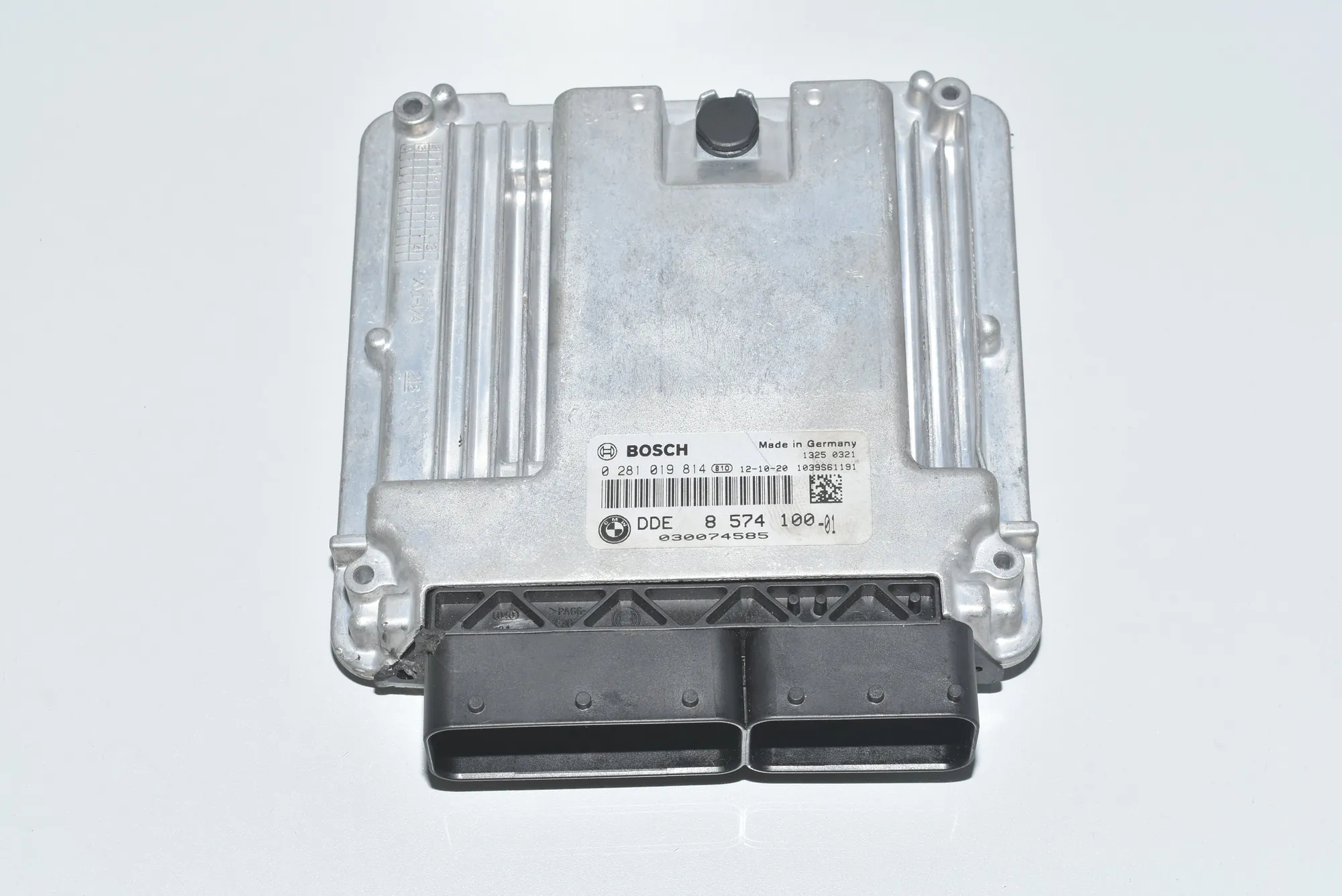 Engine Control Unit – OEM 13618518126 · BMW 5 Touring (F11) 530 d 2012