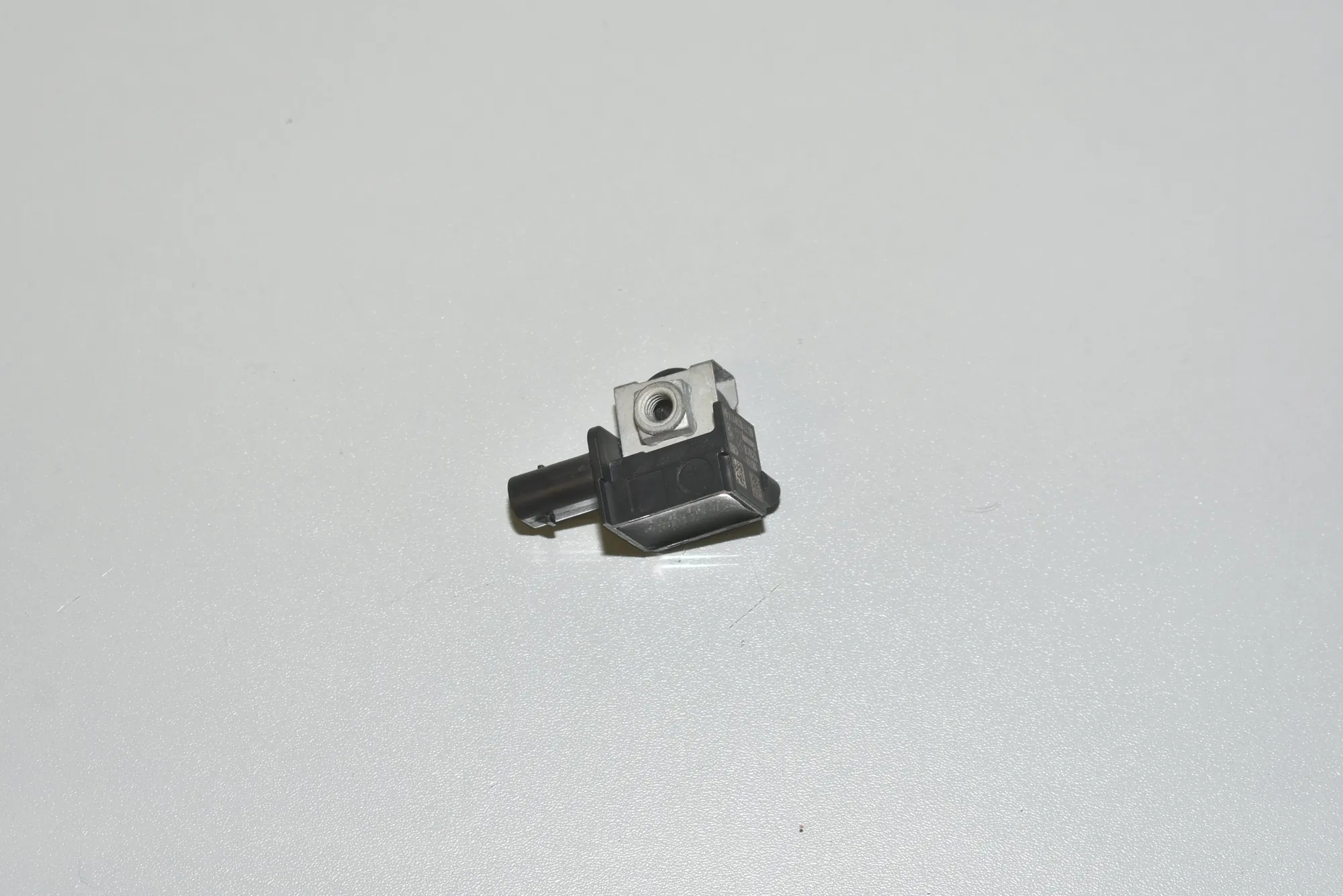 Front Left Impact Sensor – OEM 65779224177 · BMW 5 Touring (F11) 530 d 2012