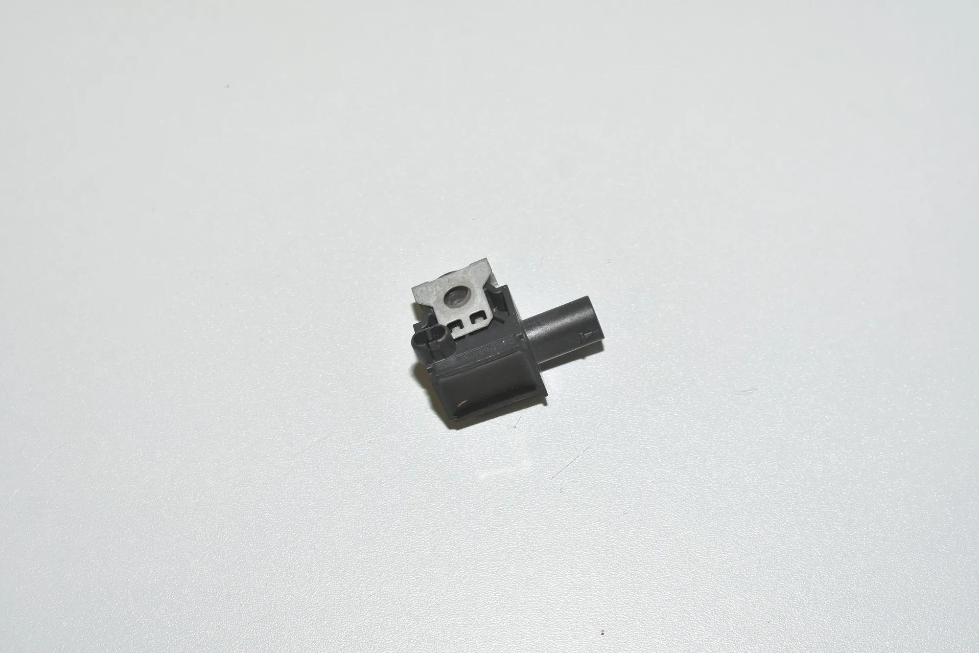 Front Left Impact Sensor – OEM 65779224177 · BMW 5 Touring (F11) 530 d 2012 – 3