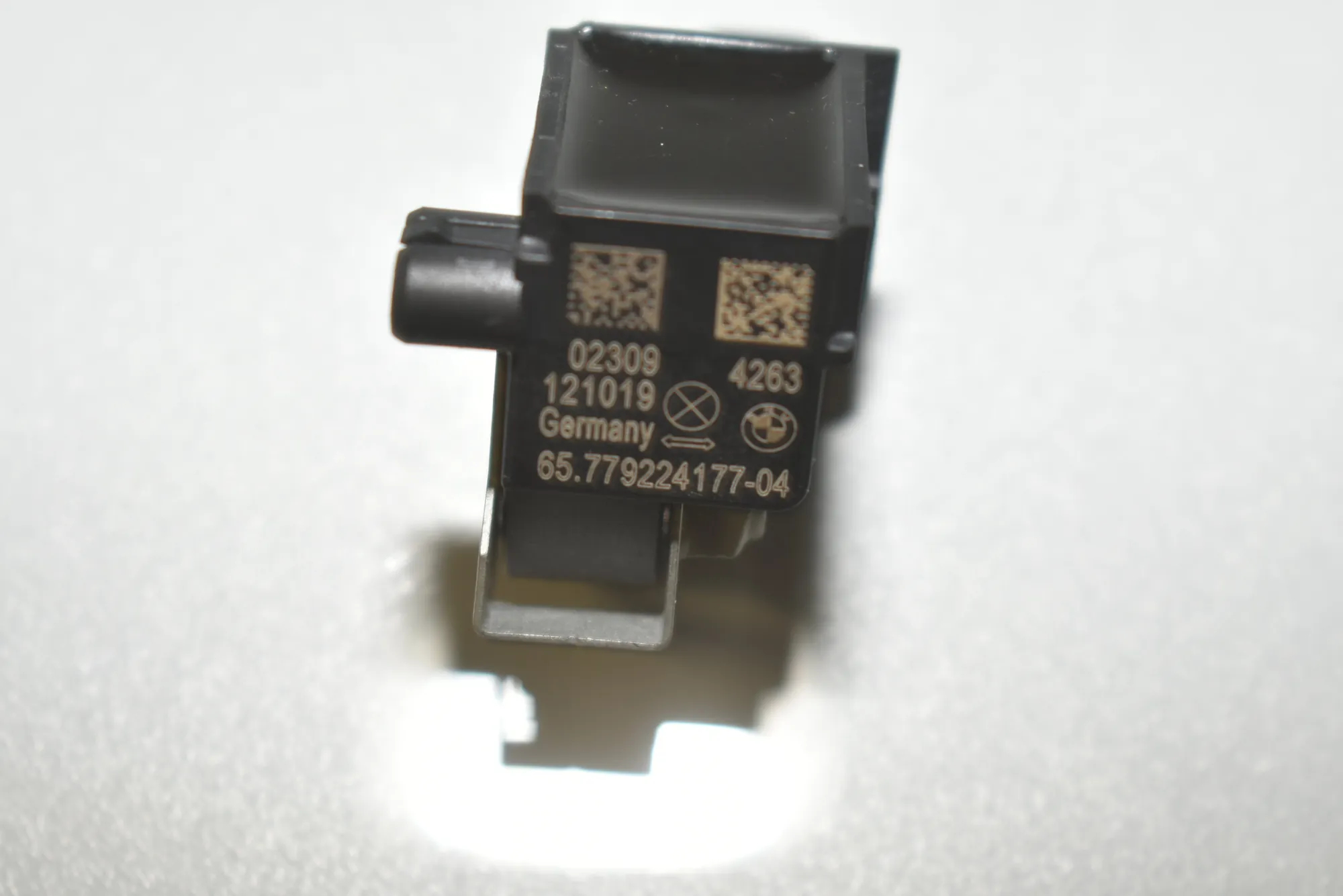 Front Right Impact Sensor – OEM 65779224177 · BMW 5 Touring (F11) 530 d 2012 – 4