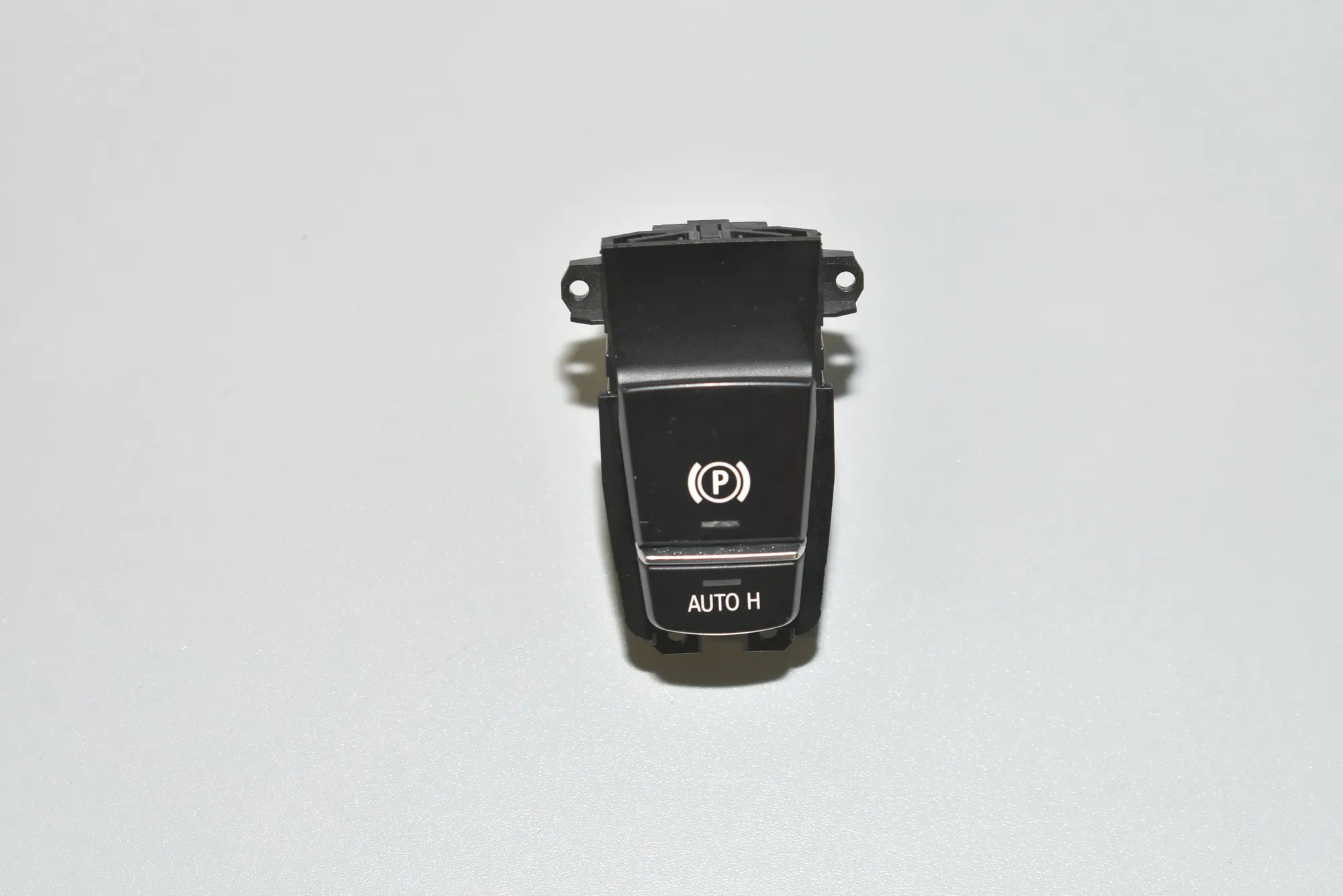 Handbrake Button – OEM 61319217594 · BMW 5 Touring (F11) 530 d 2012