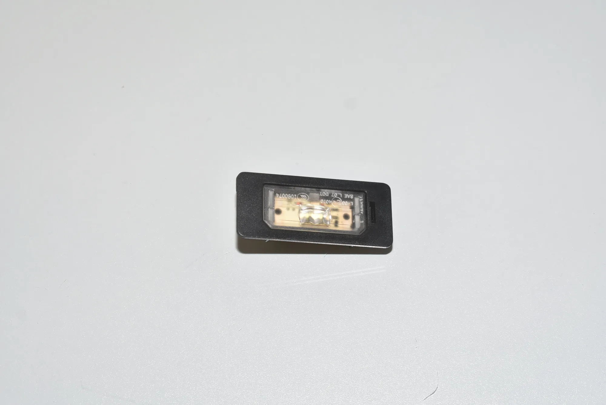 License Plate Lights – OEM 63267193293 · BMW 5 Touring (F11) 530 d 2012